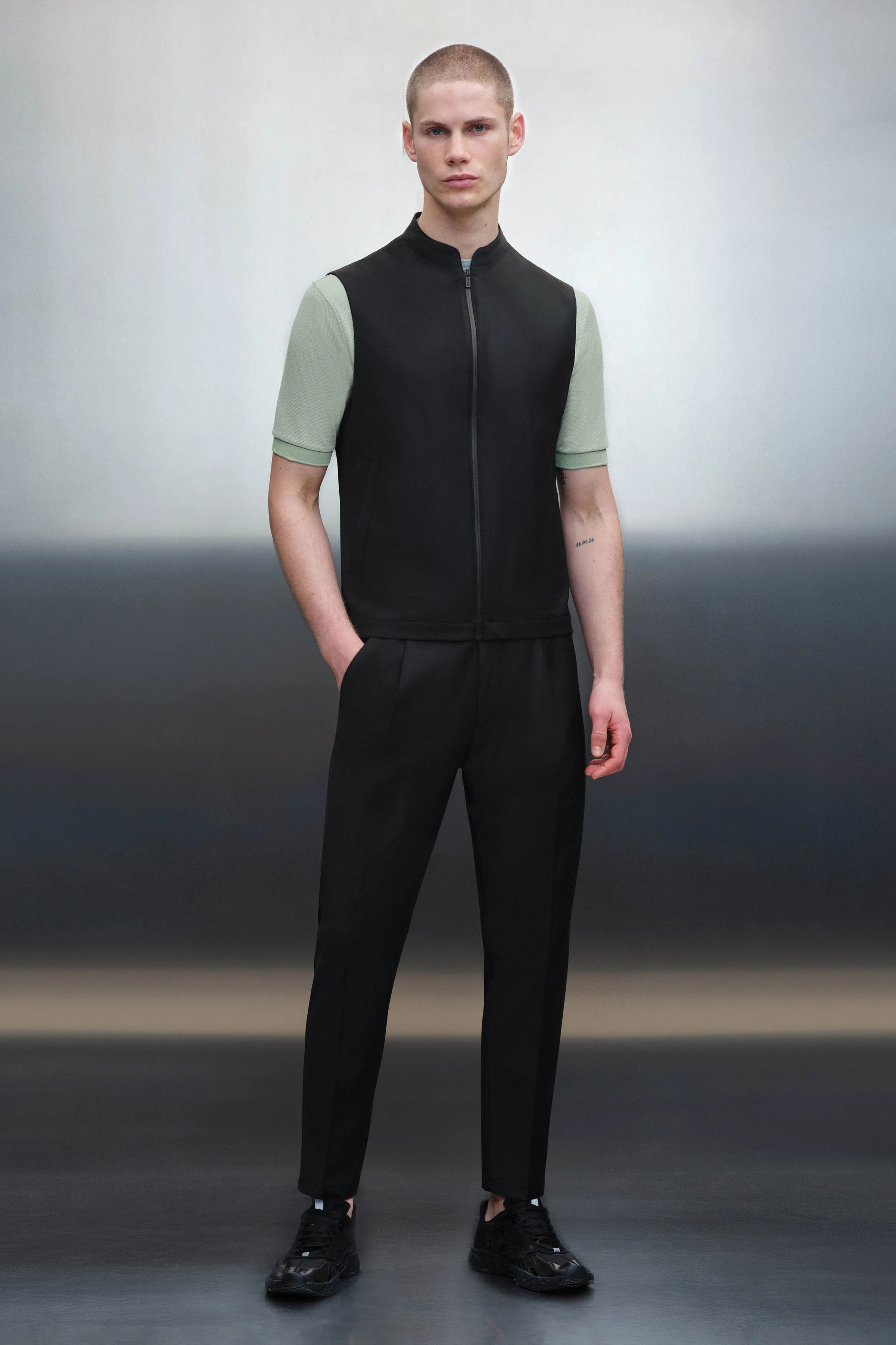 VESONA - Weste mit recyceltem Polyester - Herren - schwarz - Ganzkörper-Frontansicht