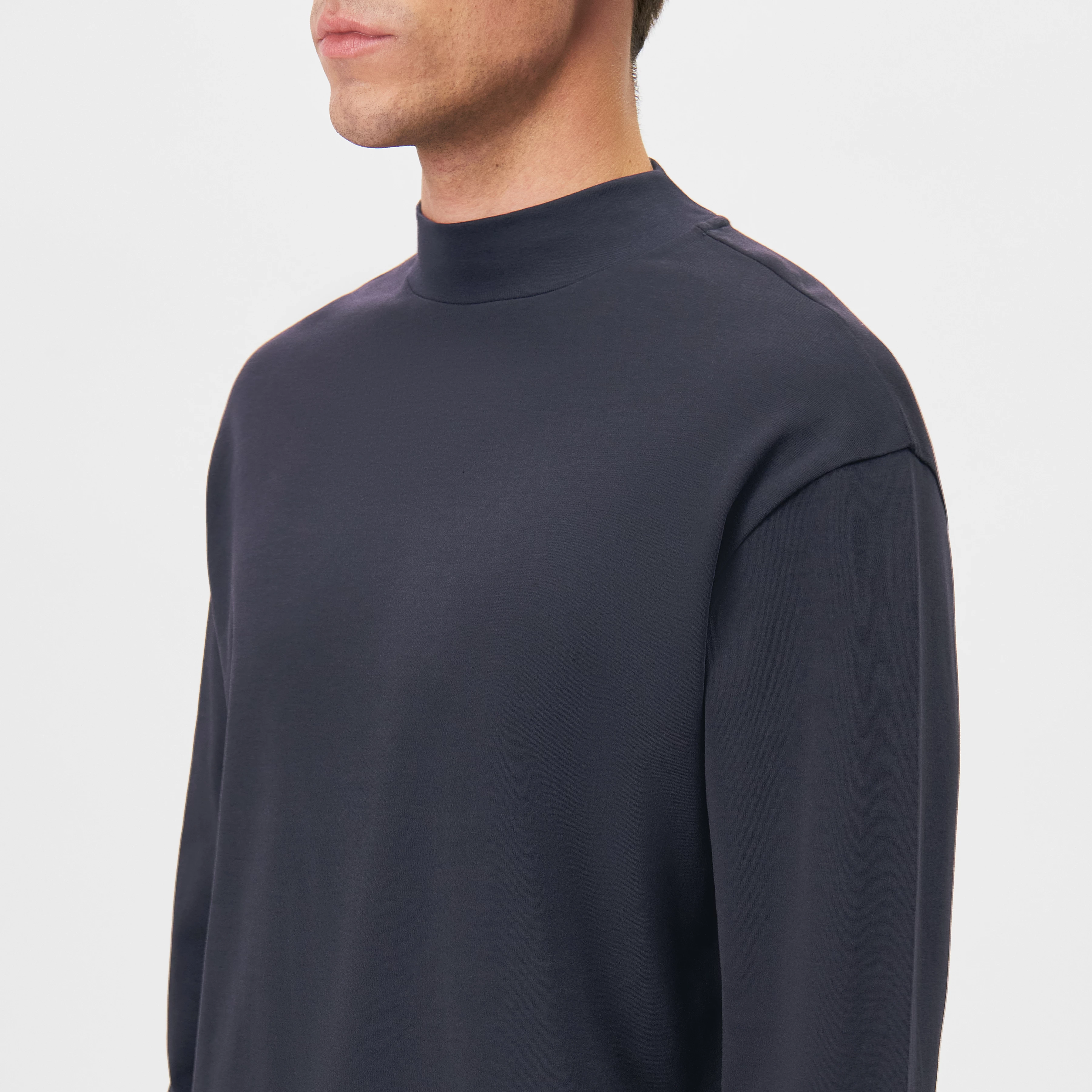 MORITZO - Long-sleeved top with stand-up collar in stretch cotton - men - grey - Detailansicht am Model