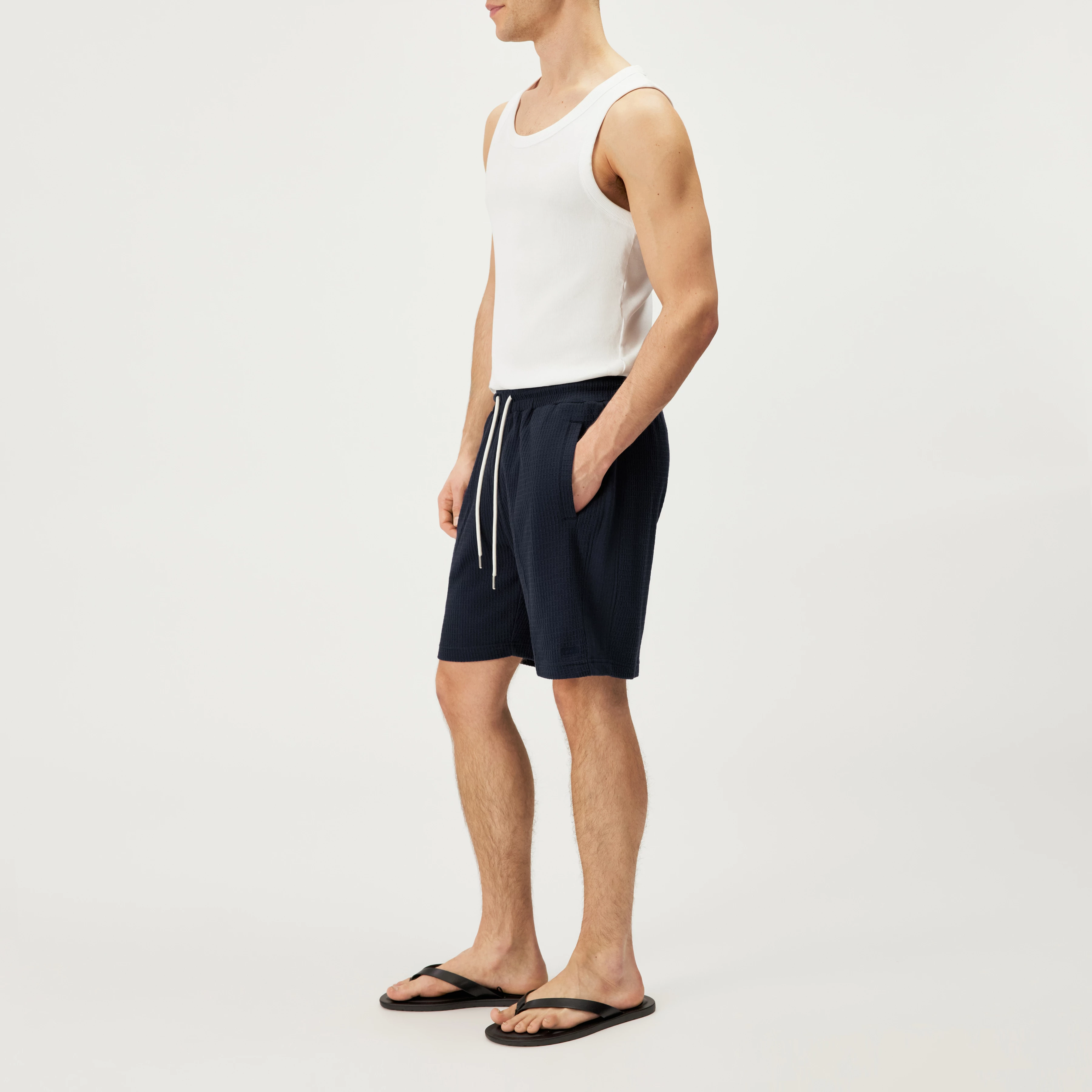 BRIKKO - Casual shorts i ren bomuld - men - blå - Seitenansicht