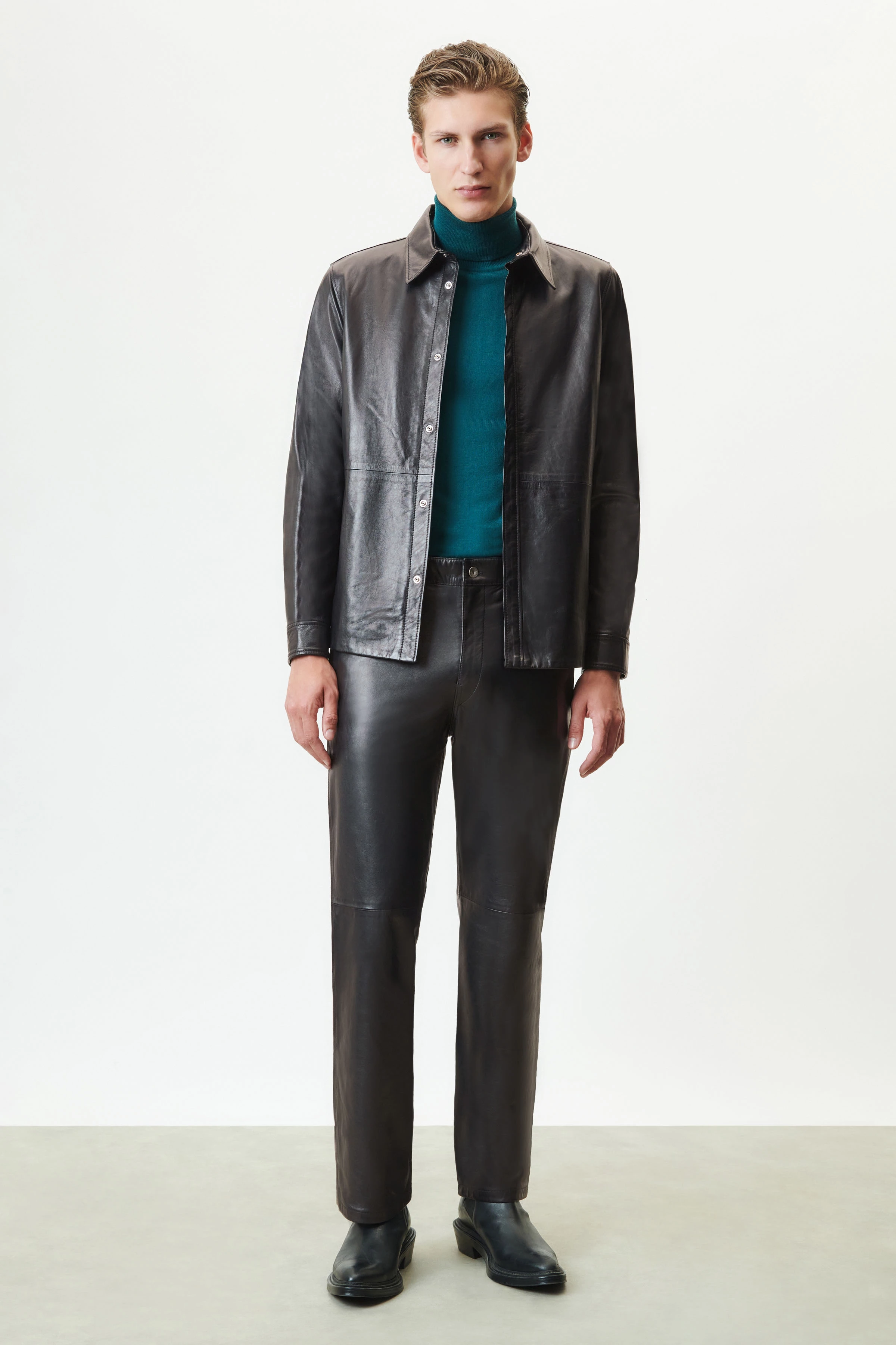 SELETON - lined shirt jacket in soft lamb nappa leather - men - Natural Aluminium - Ganzkörper-Frontansicht