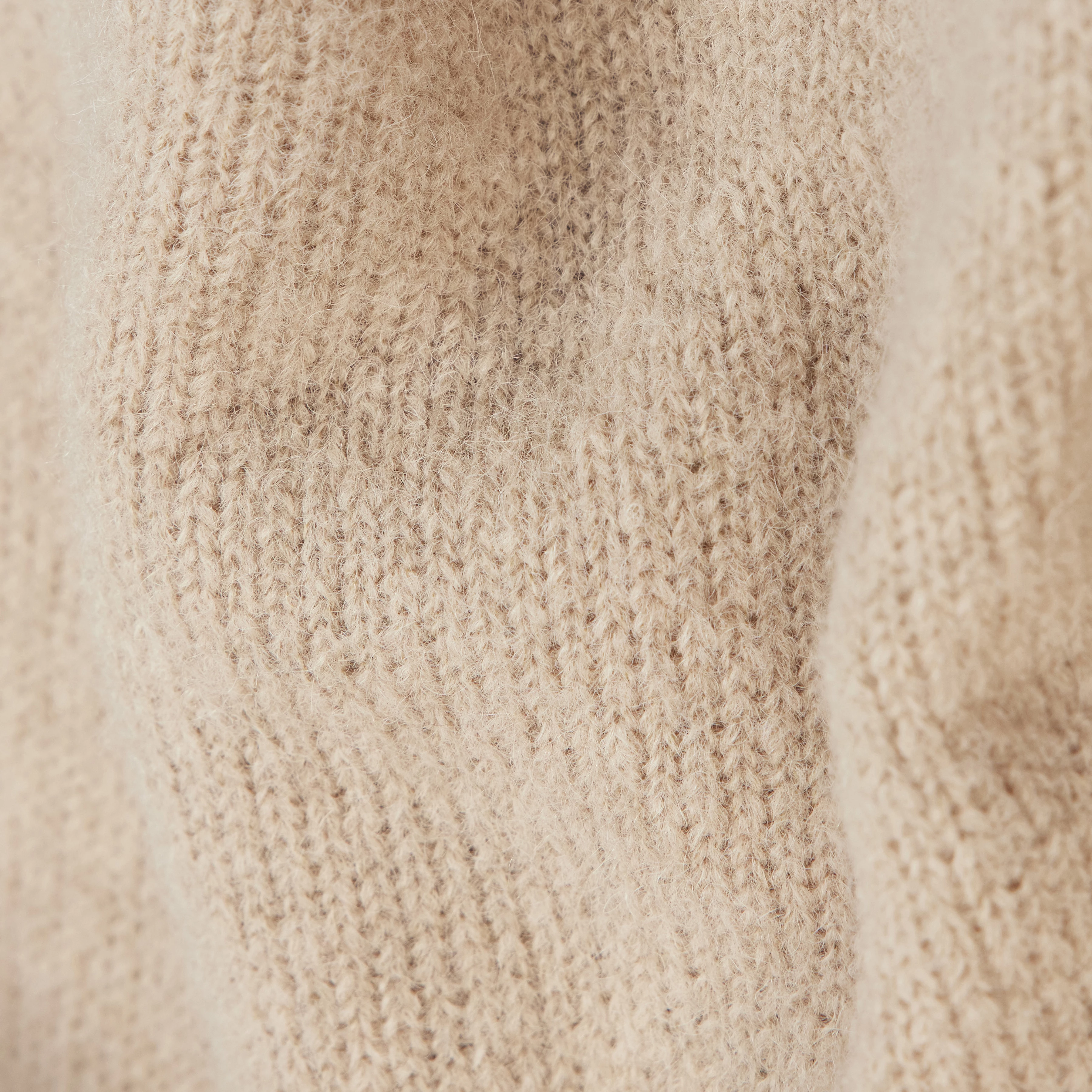 SOMAIJA - Oversized sweater in luxurious alpaca blend - women - beige - Materialbild (B2C)
