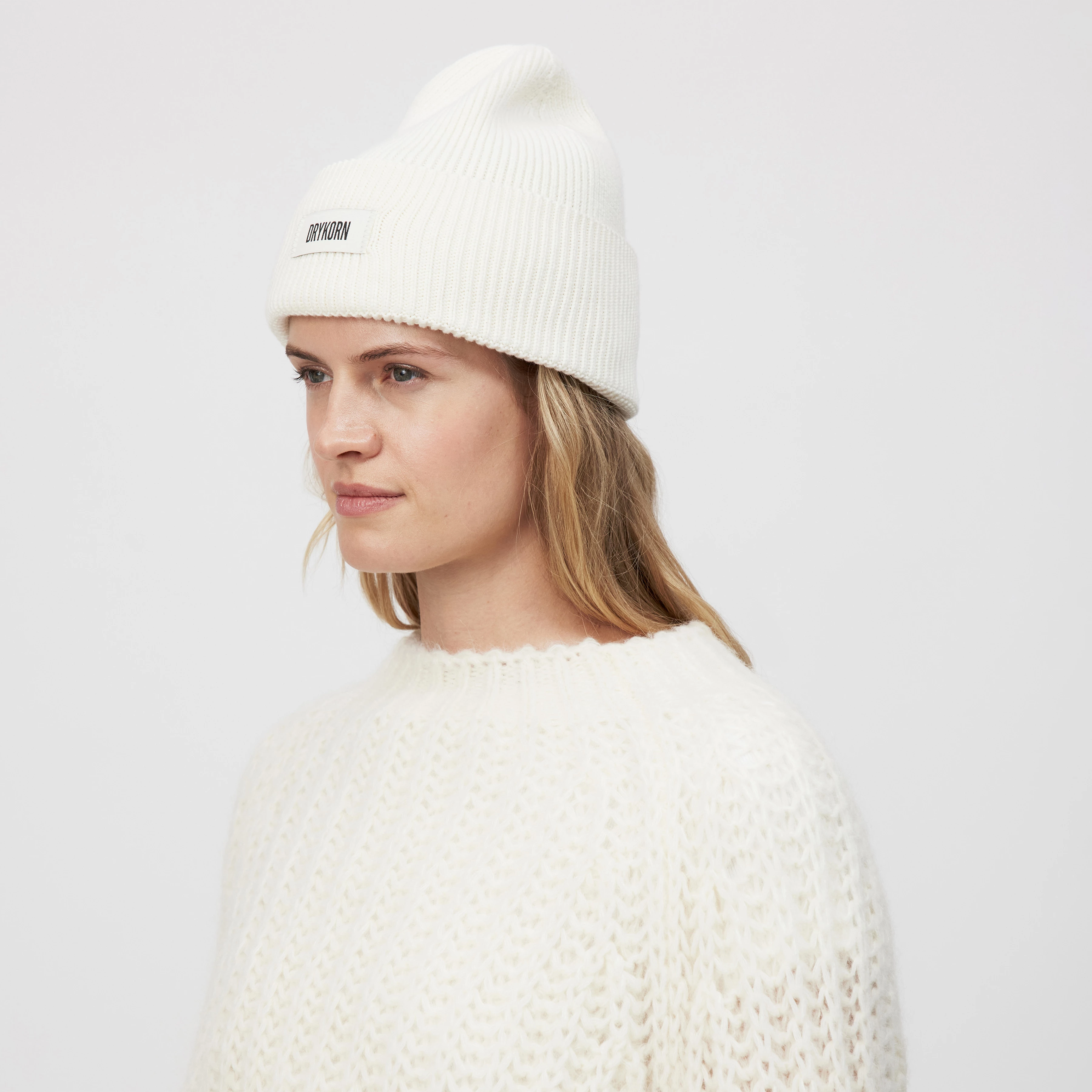 LOAH - Beanie in Baumwoll-Mix - Unisex - off white - Ganzkörper-Frontansicht