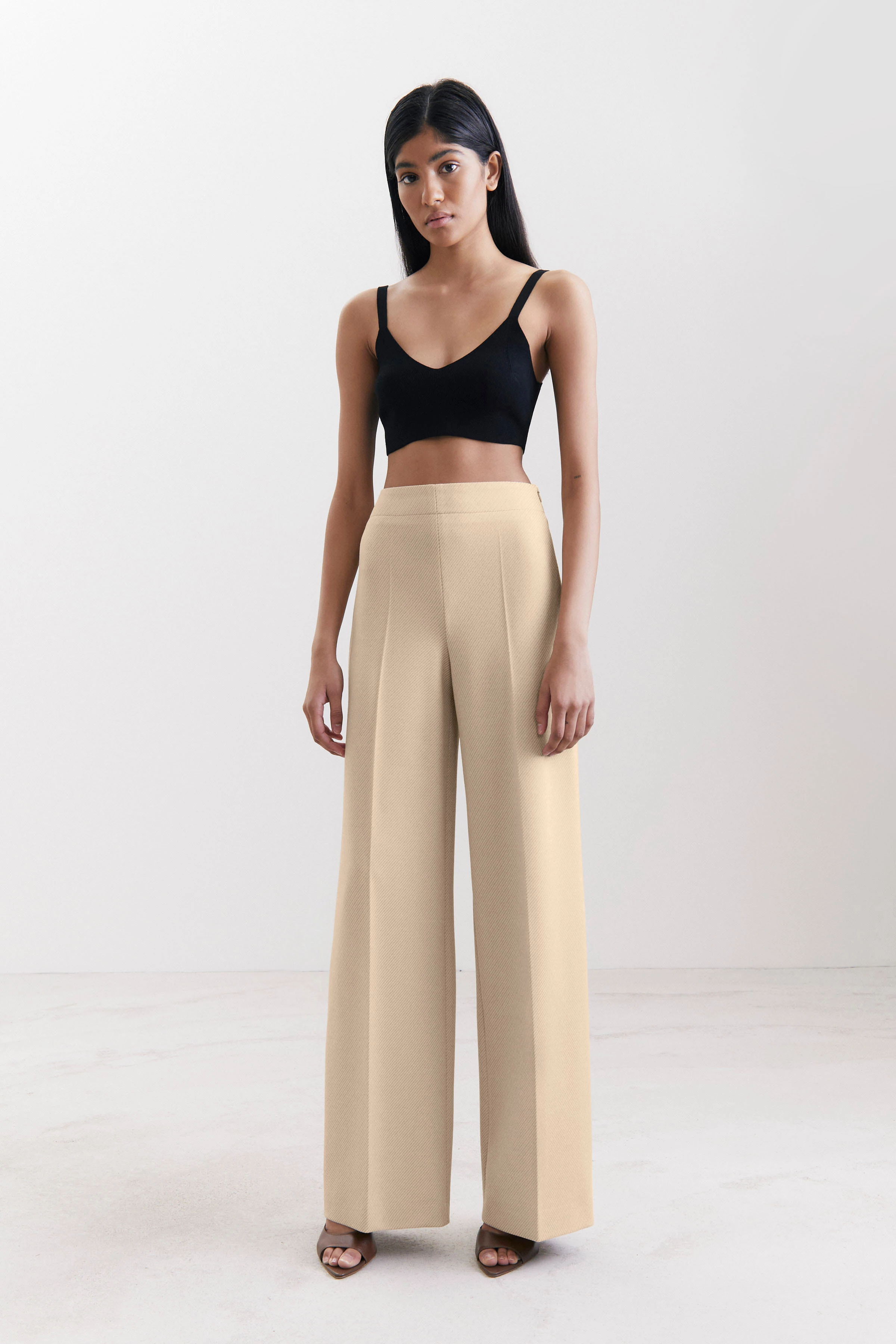 BEFORE - Marlenehose mit angeschnittenem Bund - Damen - beige - Ganzkörper-Frontansicht