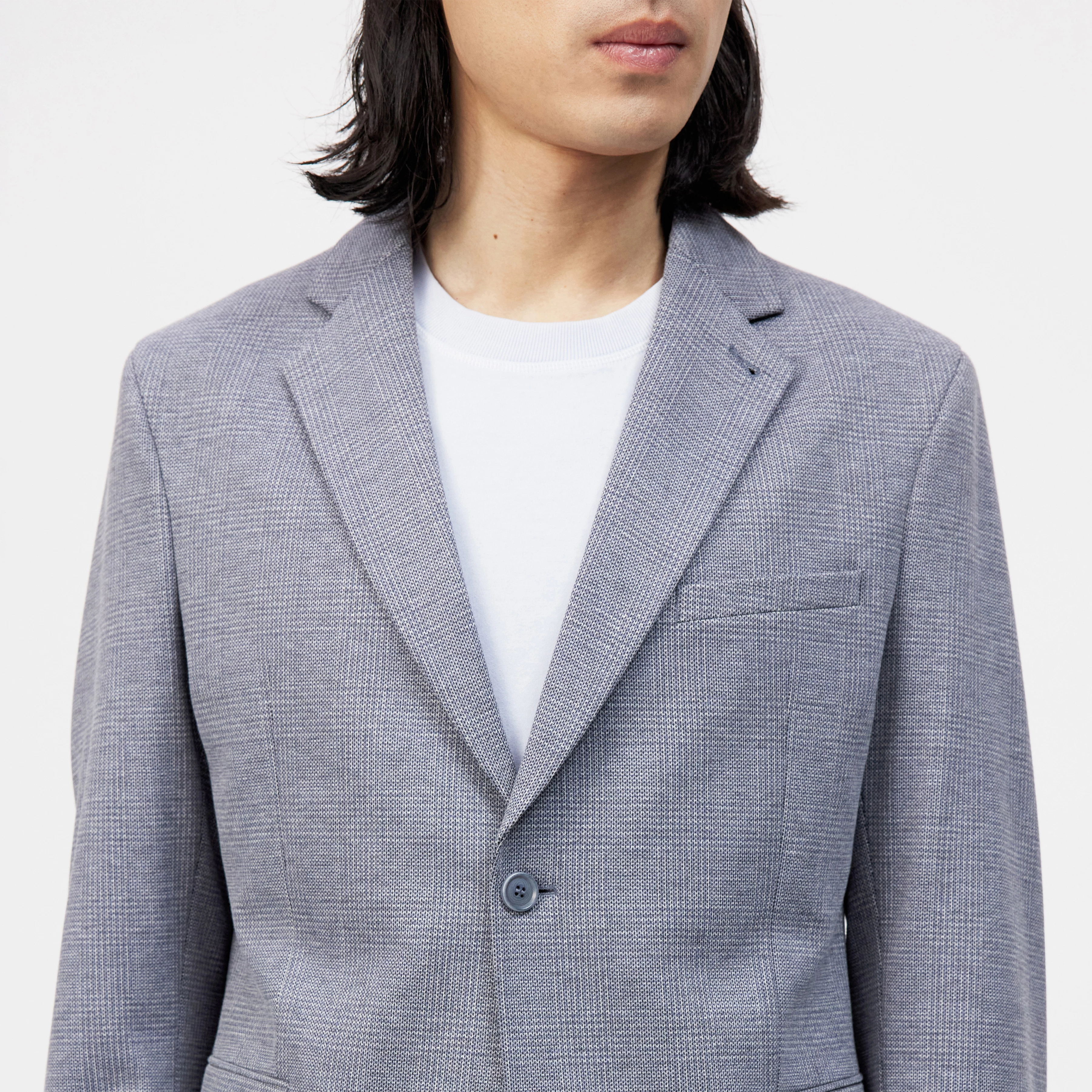 YAMES - Single-breasted jacket - men - blue - Detailansicht am Model