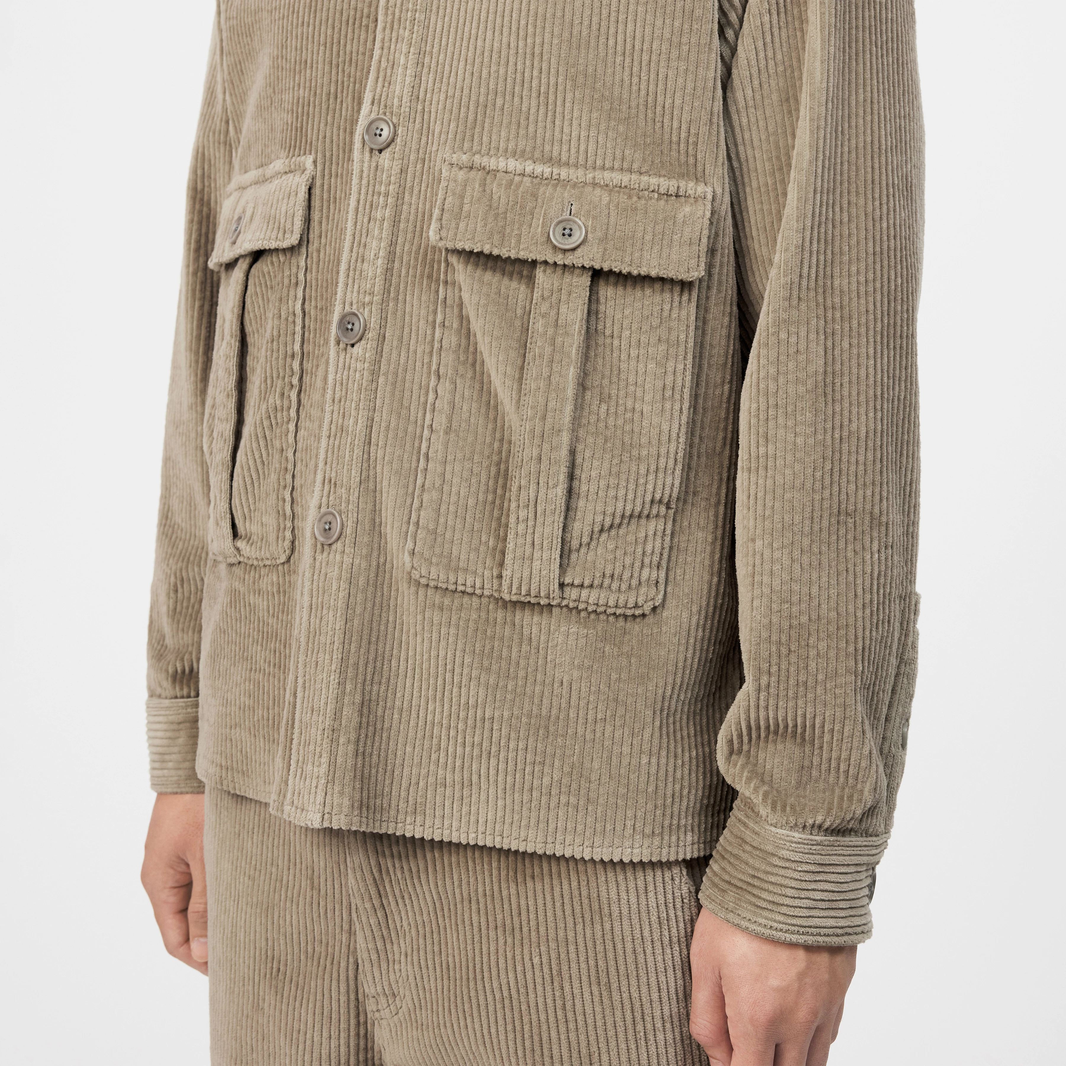 LIEWA - Overshirt in Baumwoll-Breitcord - Herren - beige - Detailansicht am Model