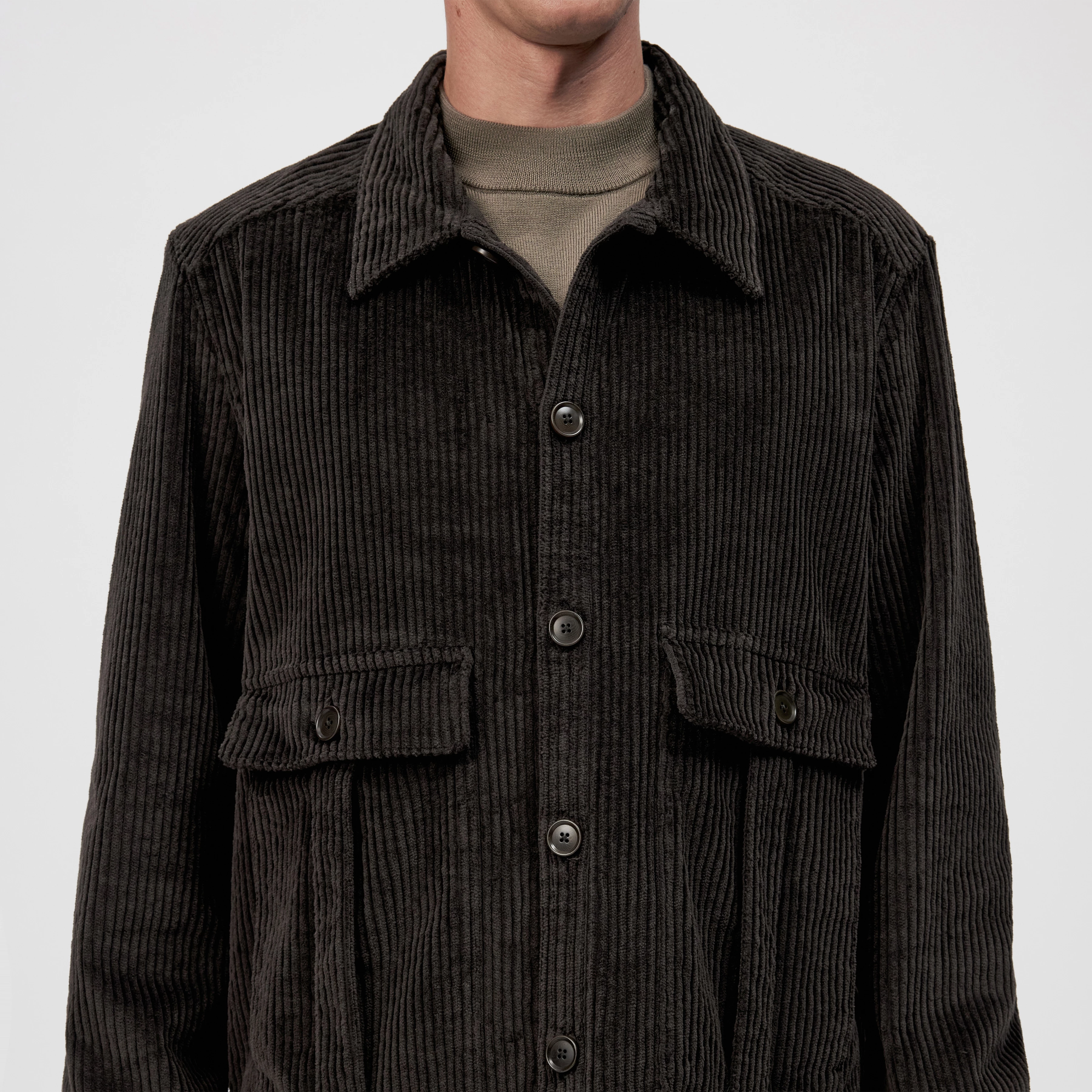 LIEWA - Overshirt in Baumwoll-Breitcord - Herren - braun - Detailansicht am Model