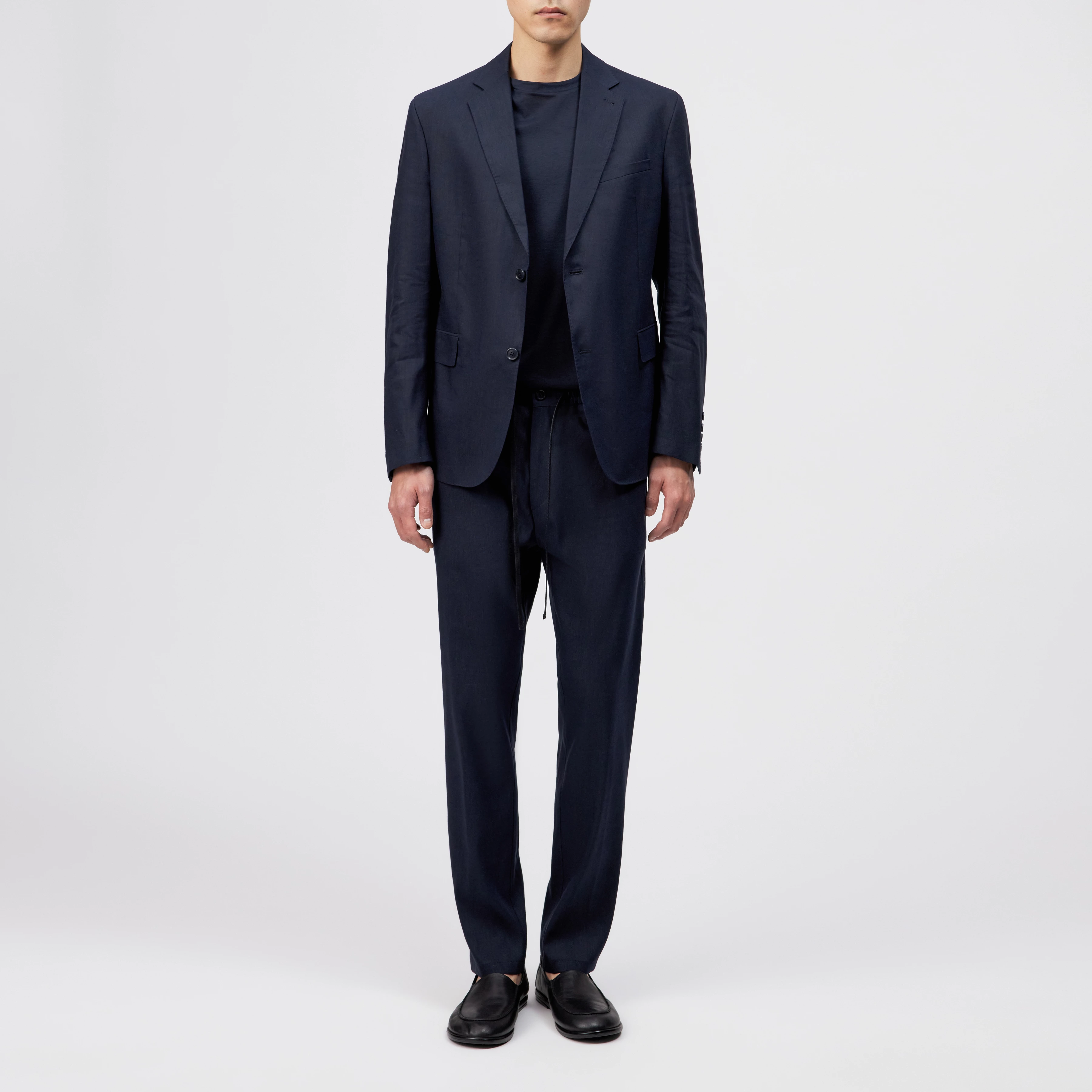 DEGER - Sweatpants with drawstring waist in blended linen - men - blue - Ganzkörper-Frontansicht