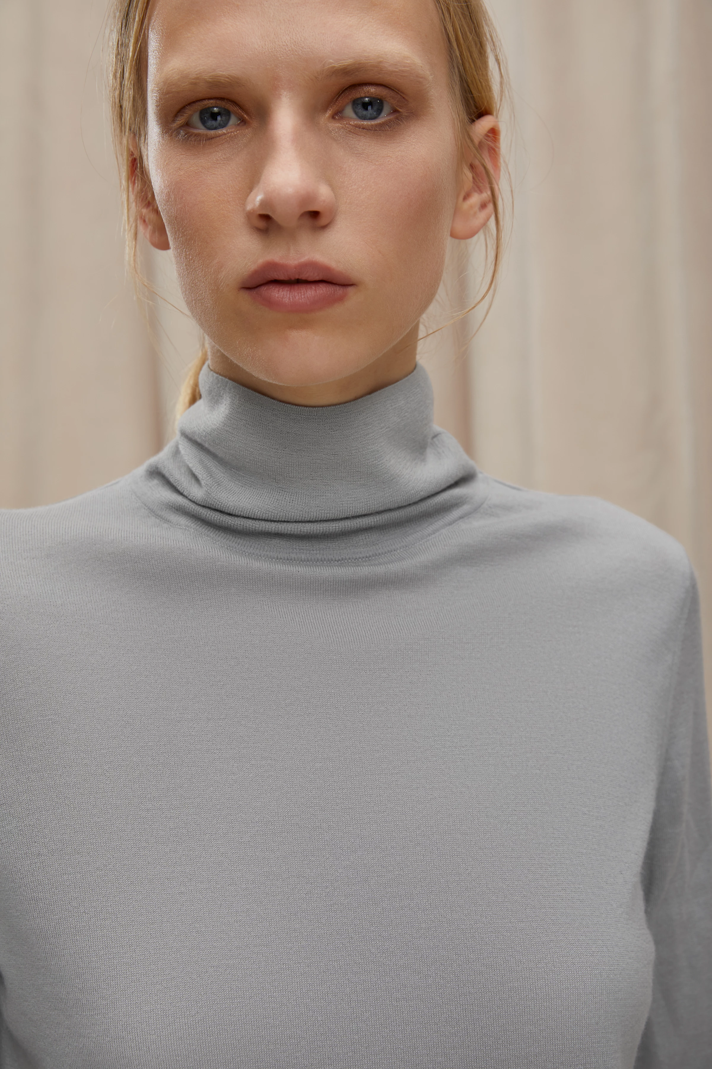 BENINA - Rollkragenpullover aus reiner Schurwolle - Damen - grau - Seitenansicht