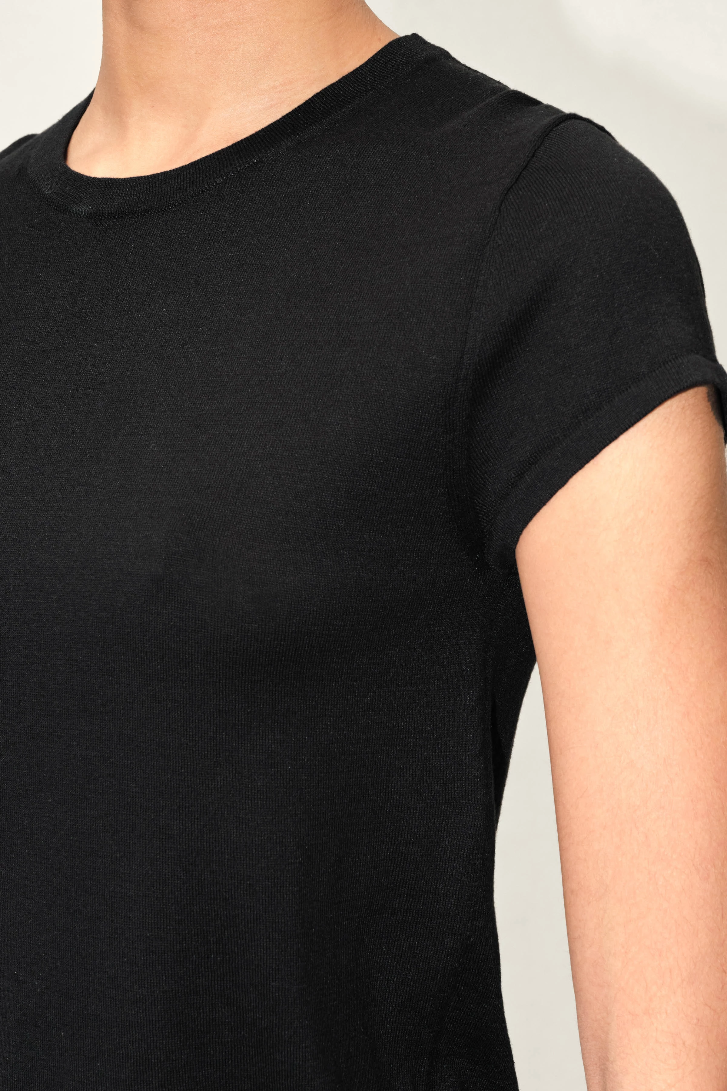 ERMALI - Gestricktes T-Shirt aus Seide-Baumwolle - Damen - schwarz - Seitenansicht