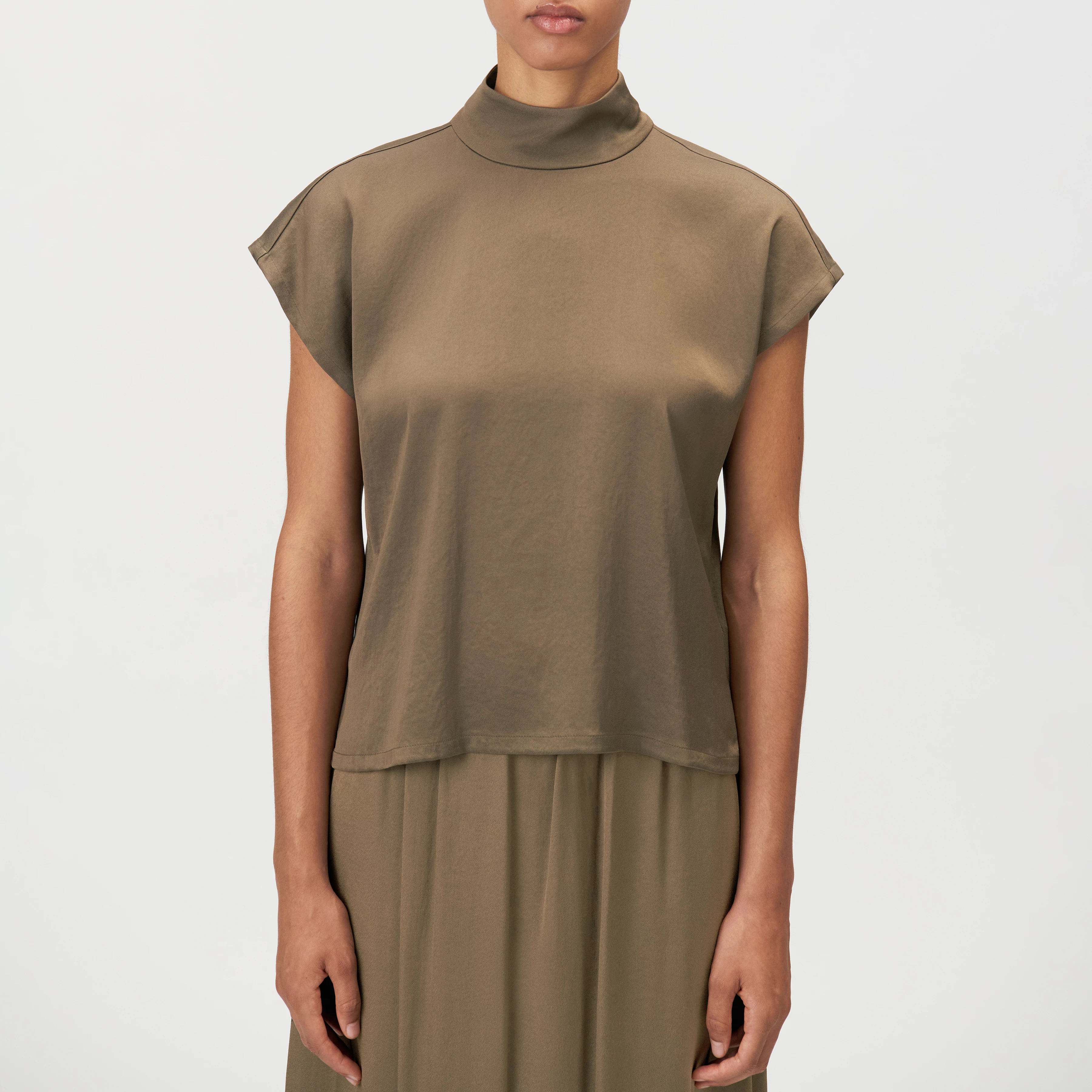 ALARIA_1 - Chemisier avec col montant en satin - women - vert - Frontansicht
