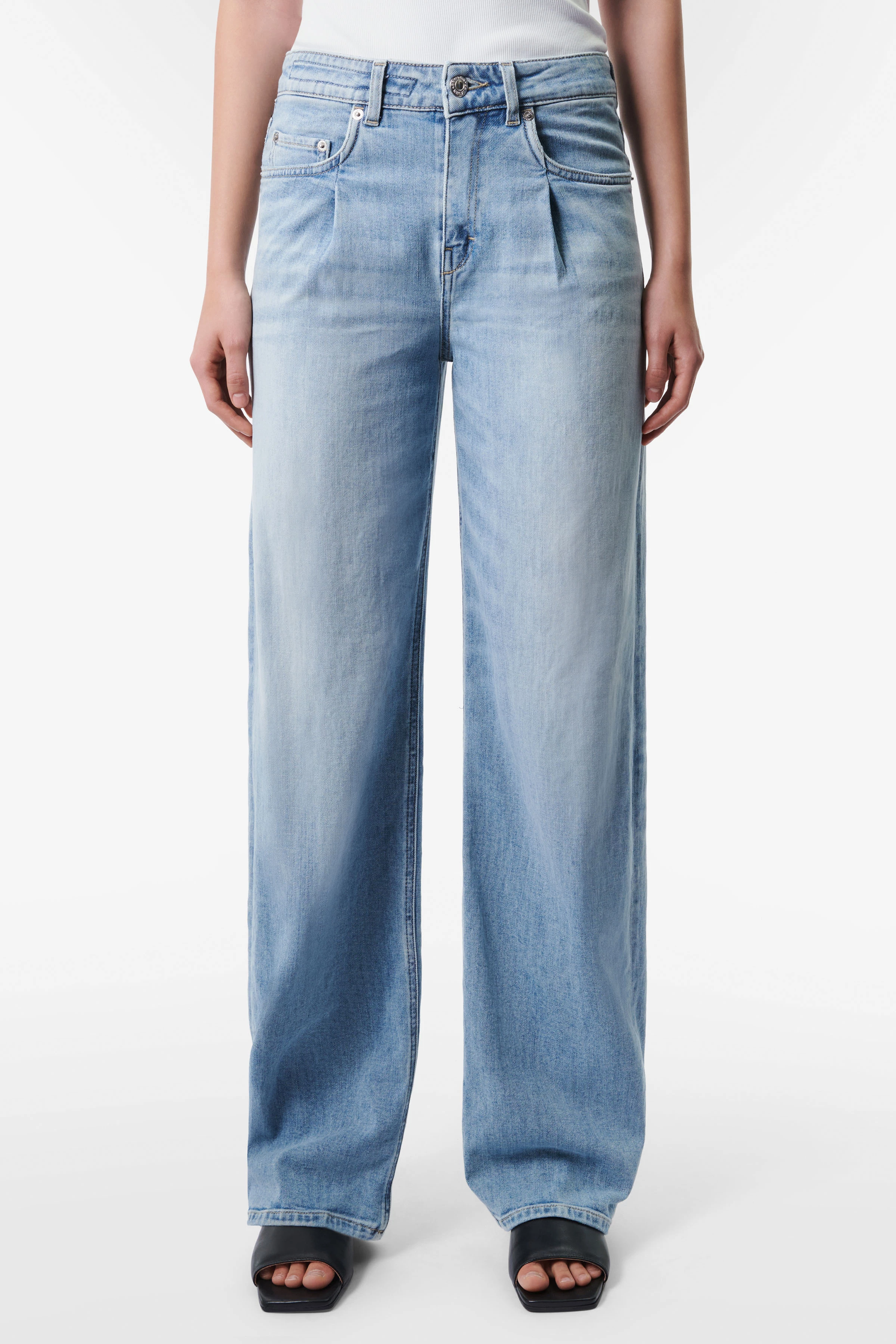 THINK - Mid-Waist Jeans mit Bügelfalte in Light-Blue - Damen - blau - Frontansicht