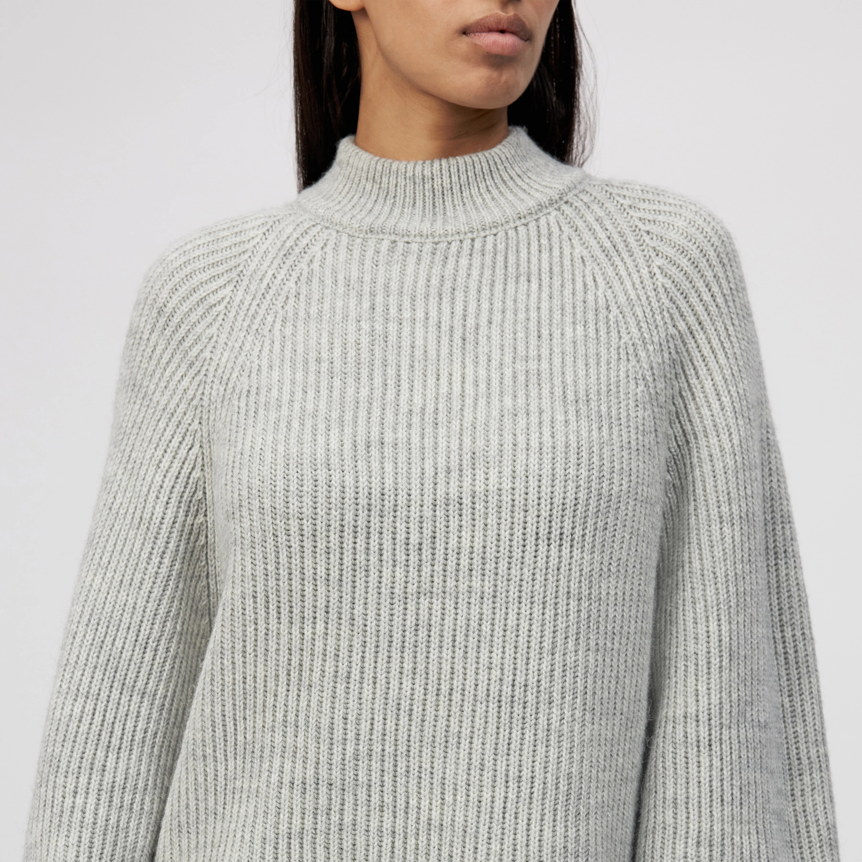 KIMONI - Sweater with balloon sleeves in wool and alpaca blend - women - grey - Detailansicht am Model