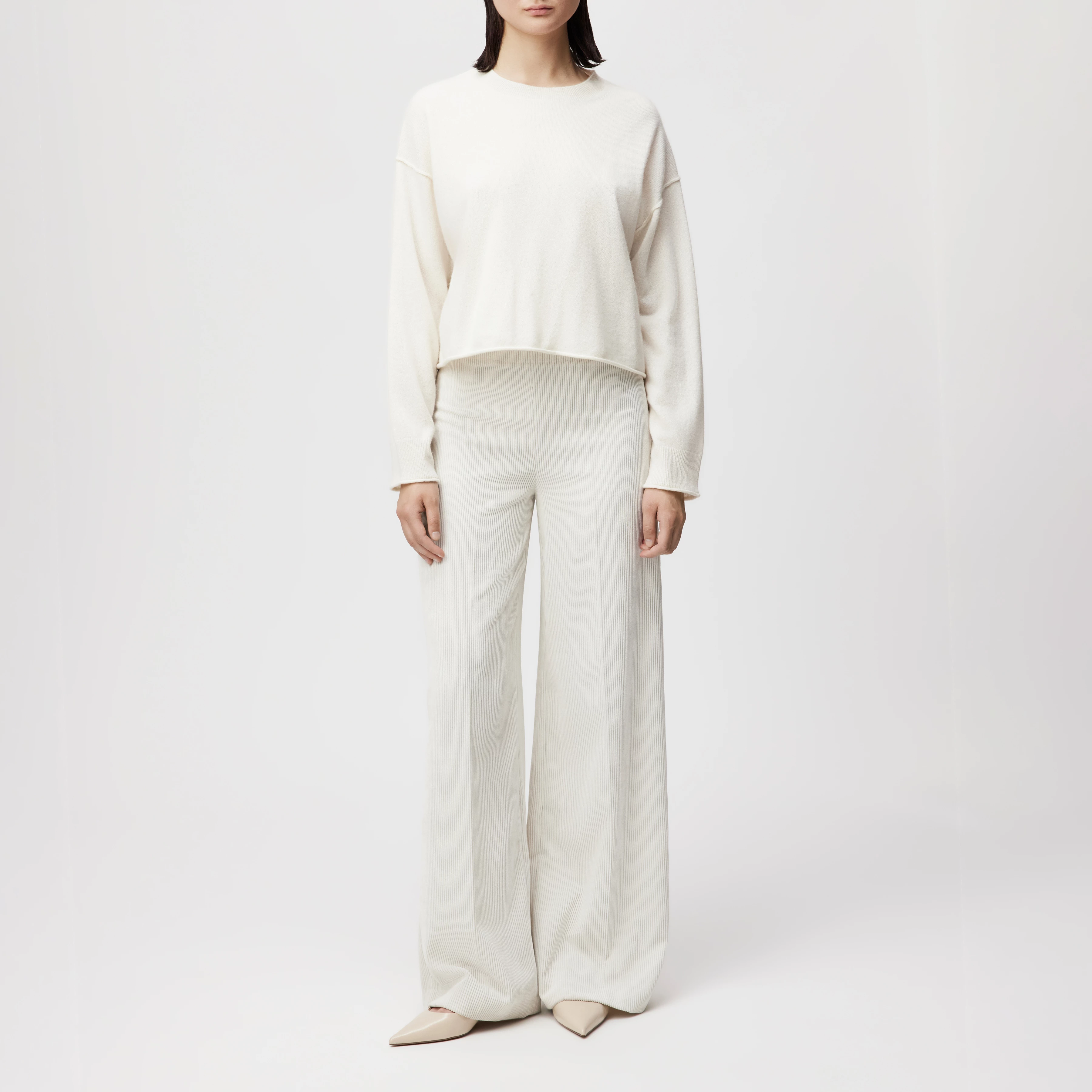 MALESE - Verkürzter Pullover in 100% Kaschmir - Damen - off white - Ganzkörper-Frontansicht
