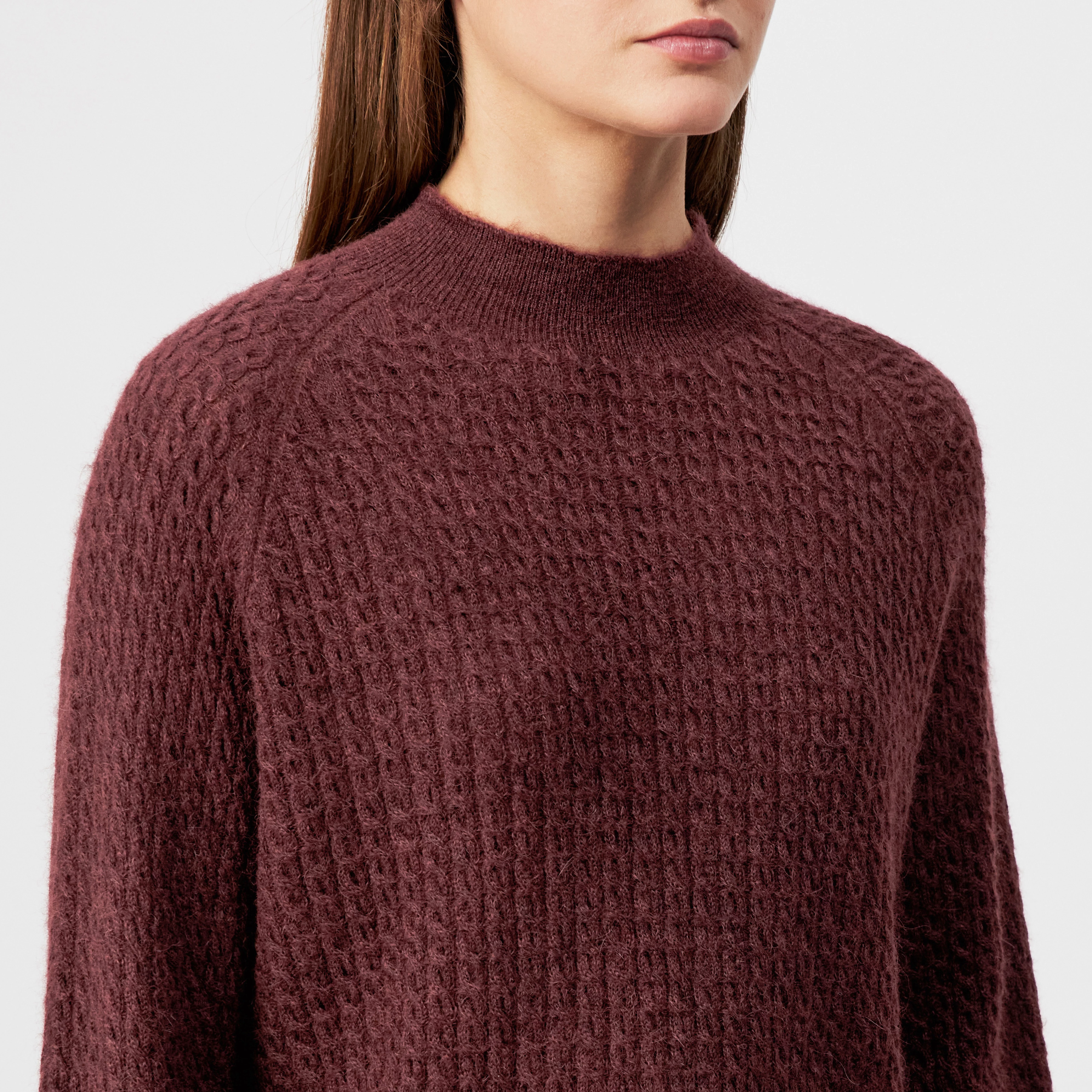 LARELYA_2 - Luxurious Suri alpaca blend jumper - women - red - Detailansicht am Model