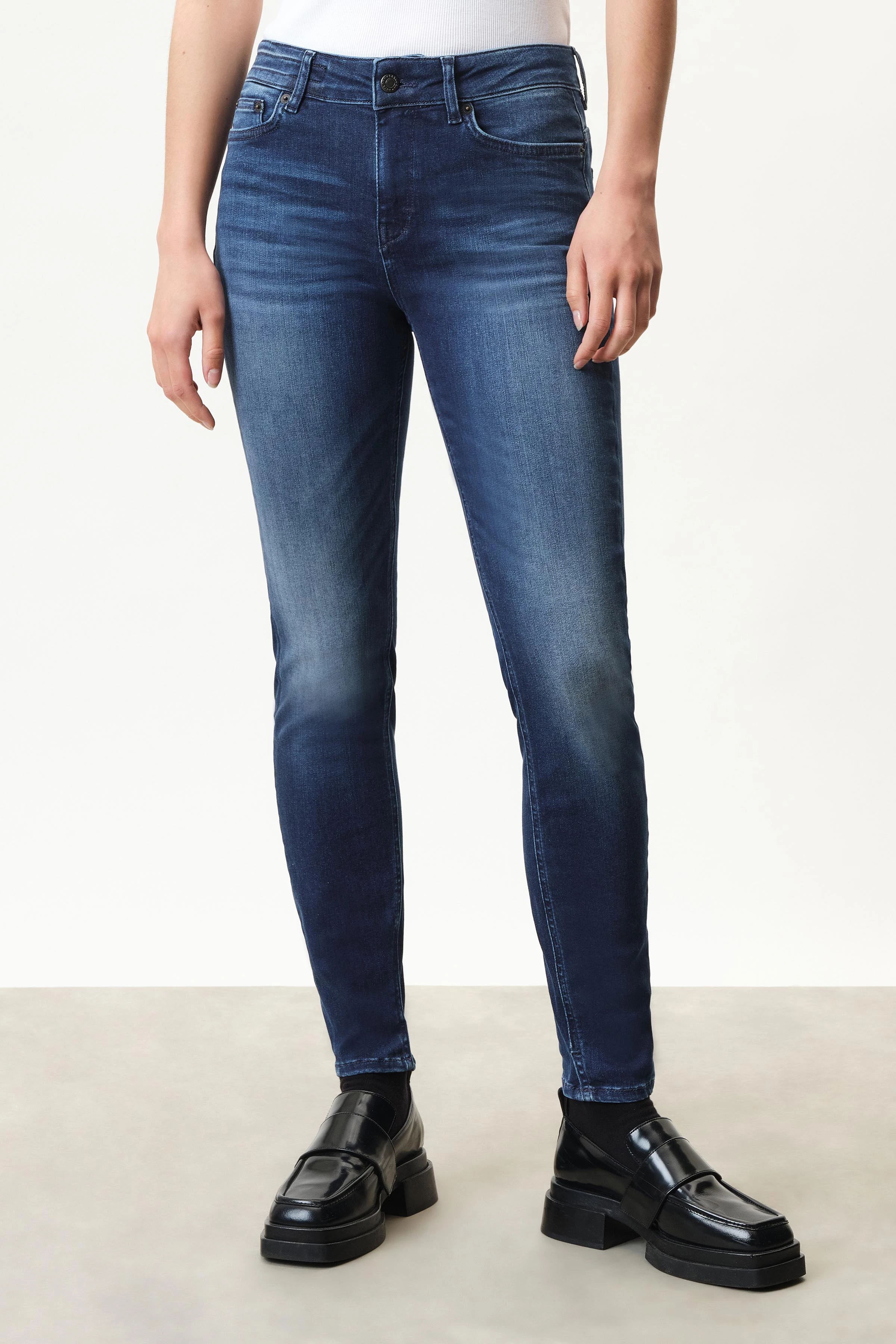 NEED - Low-Waist Skinny in super-stretch Denim mit Lyocell - Damen - blau - Frontansicht