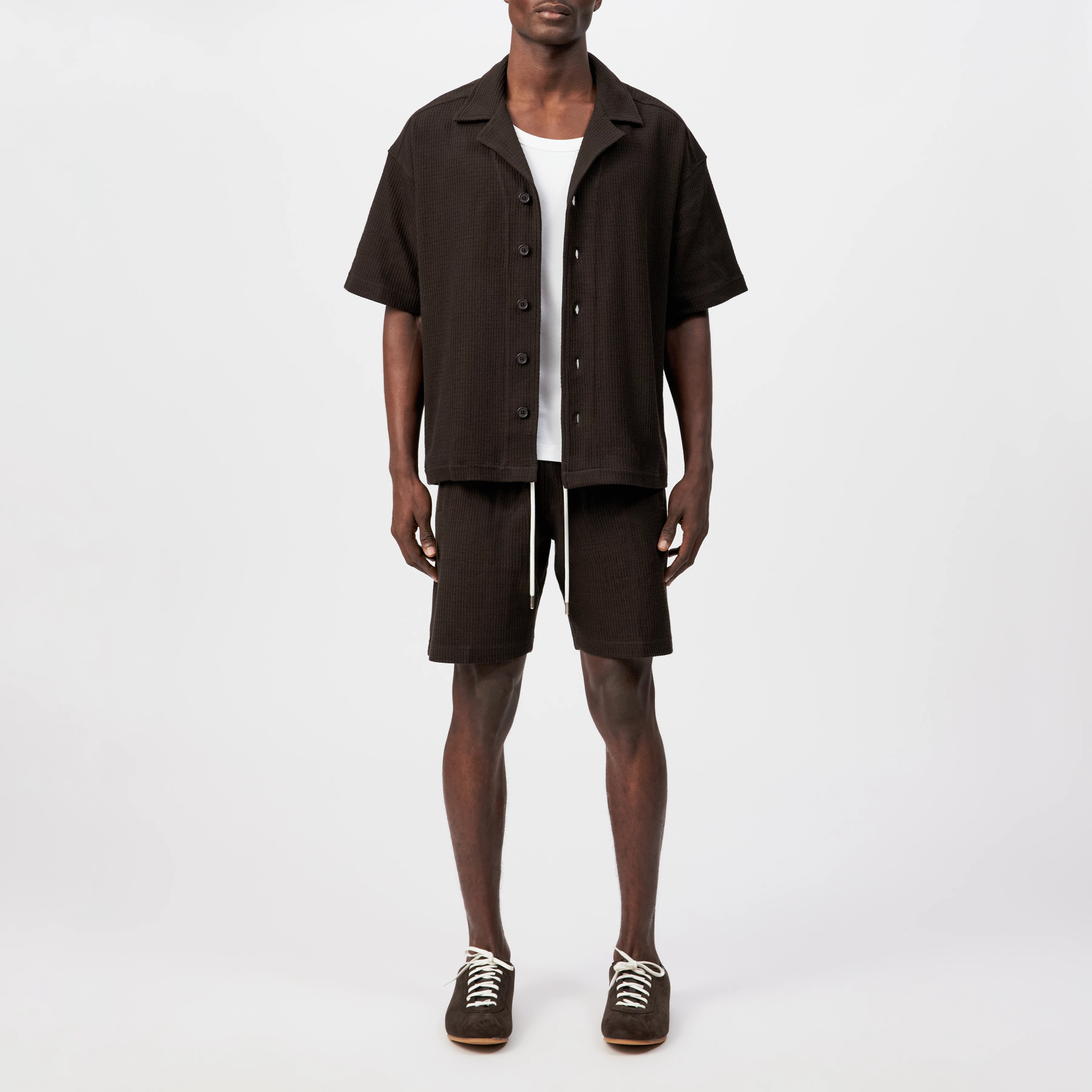BRIKKO - Casual shorts in pure cotton - men - brown - Ganzkörper-Frontansicht