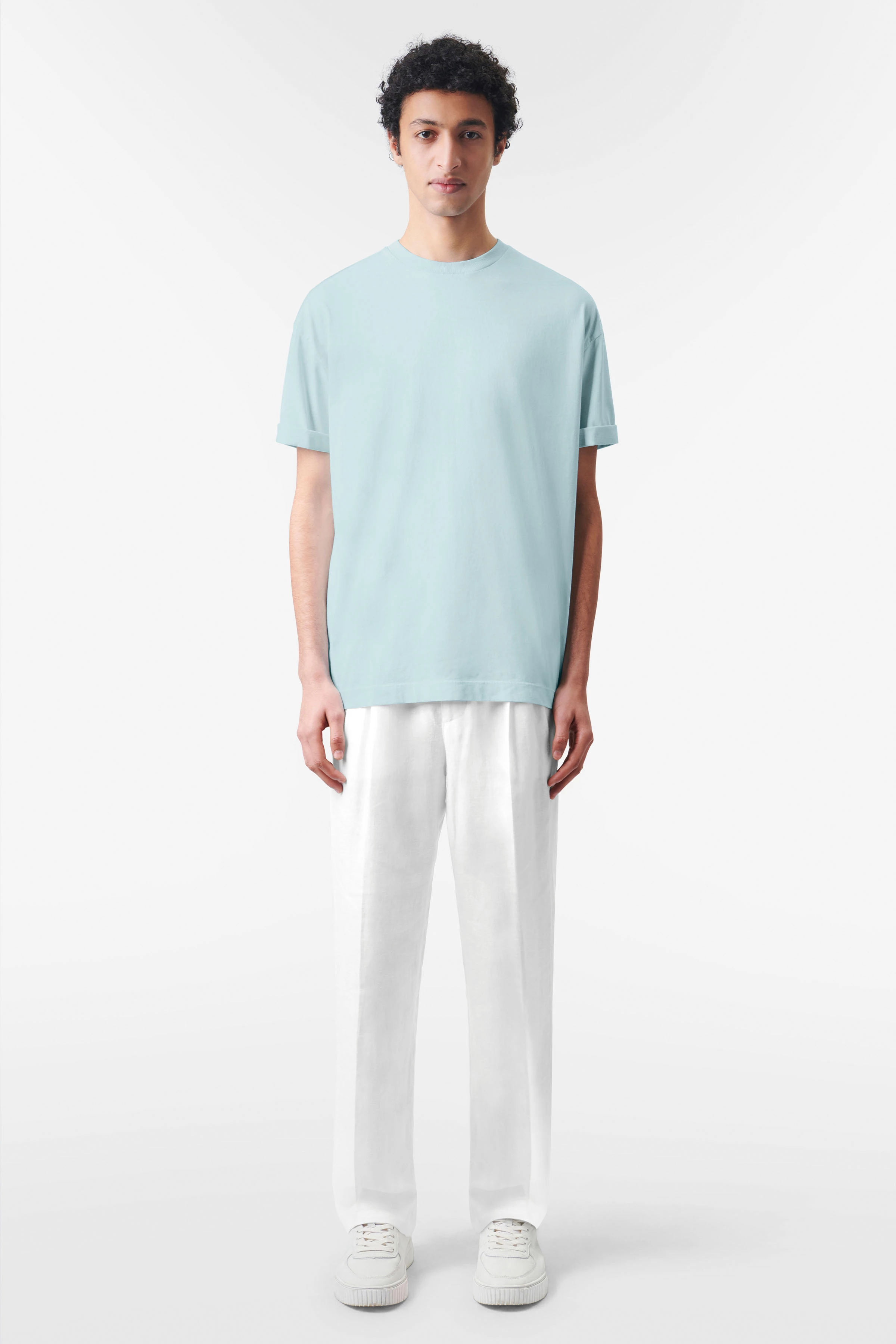 THILO - relaxed fit t-shirt in pure cotton with natural dye - men - green - Ganzkörper-Frontansicht