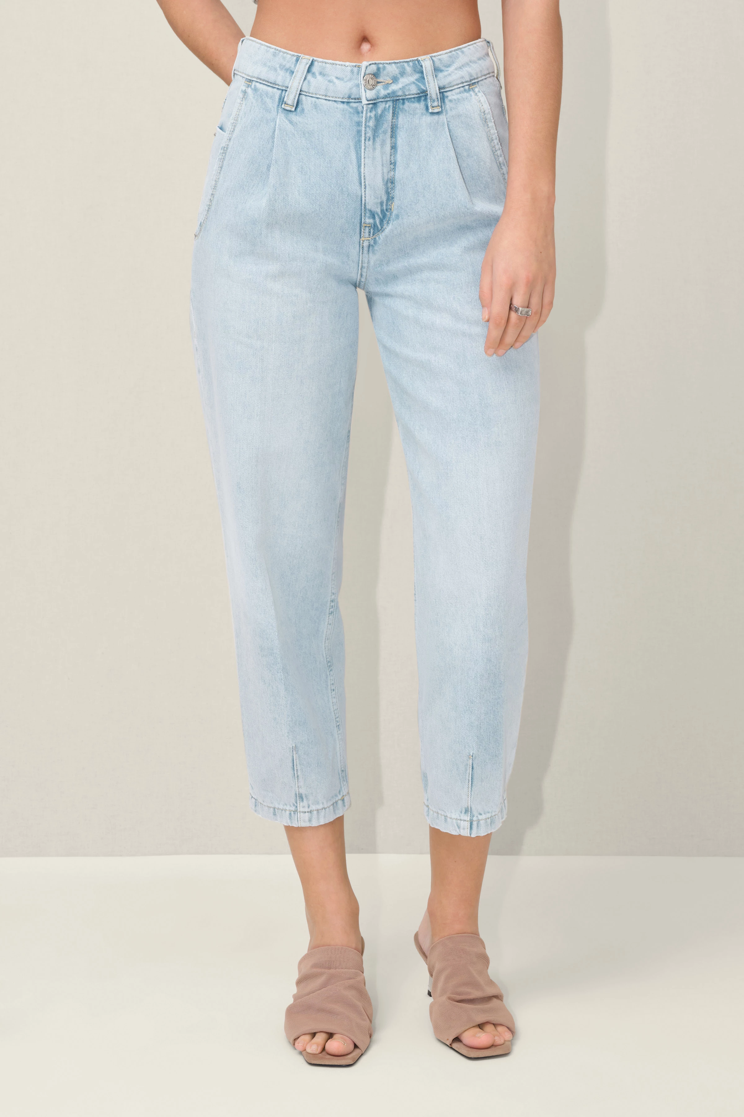 DECIDE - Mid-waist Jeans in bleached Denim - Damen - blau - Frontansicht