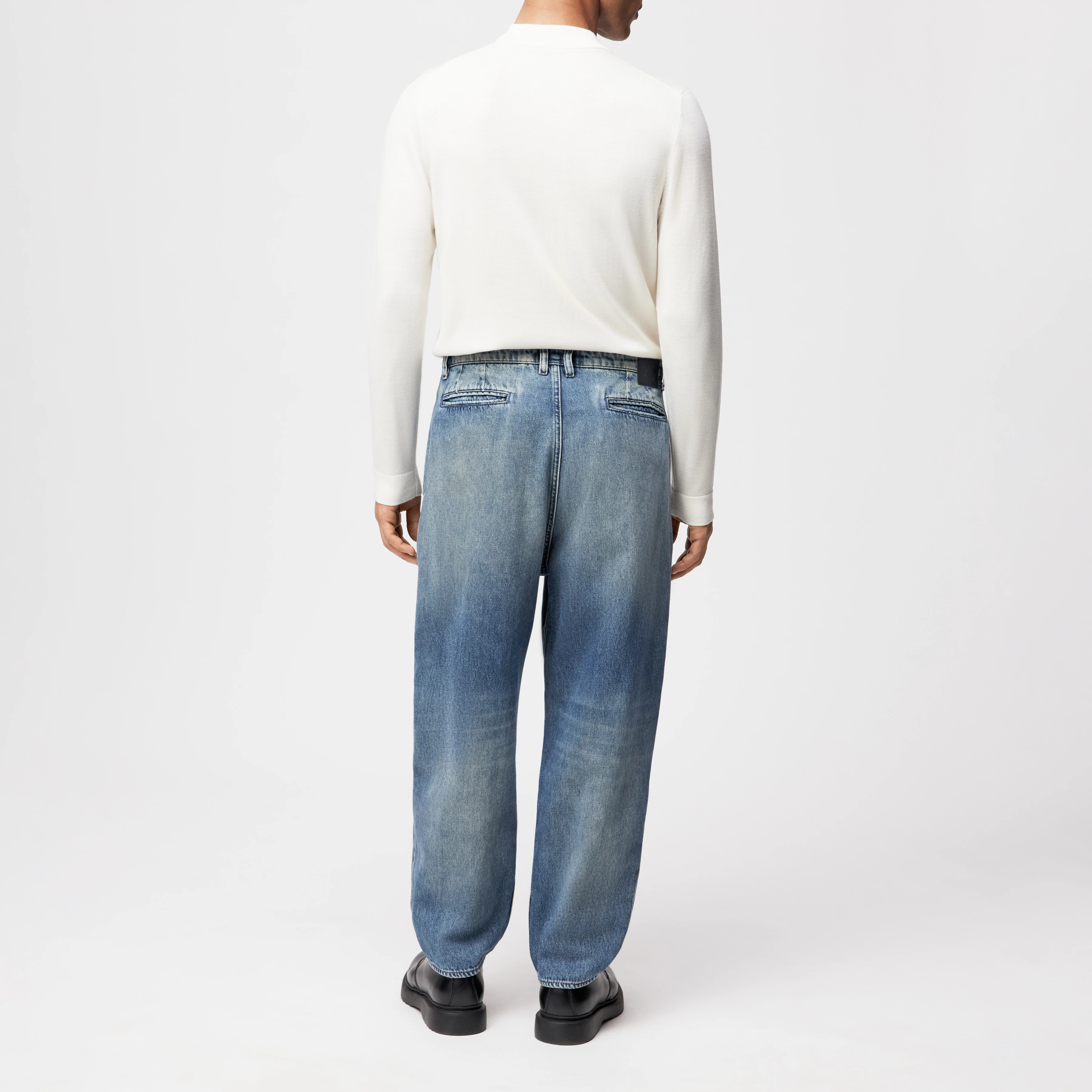 KARYKO_D - Relaxed fit jeans in mid-blue denim - men - blue - Rückansicht