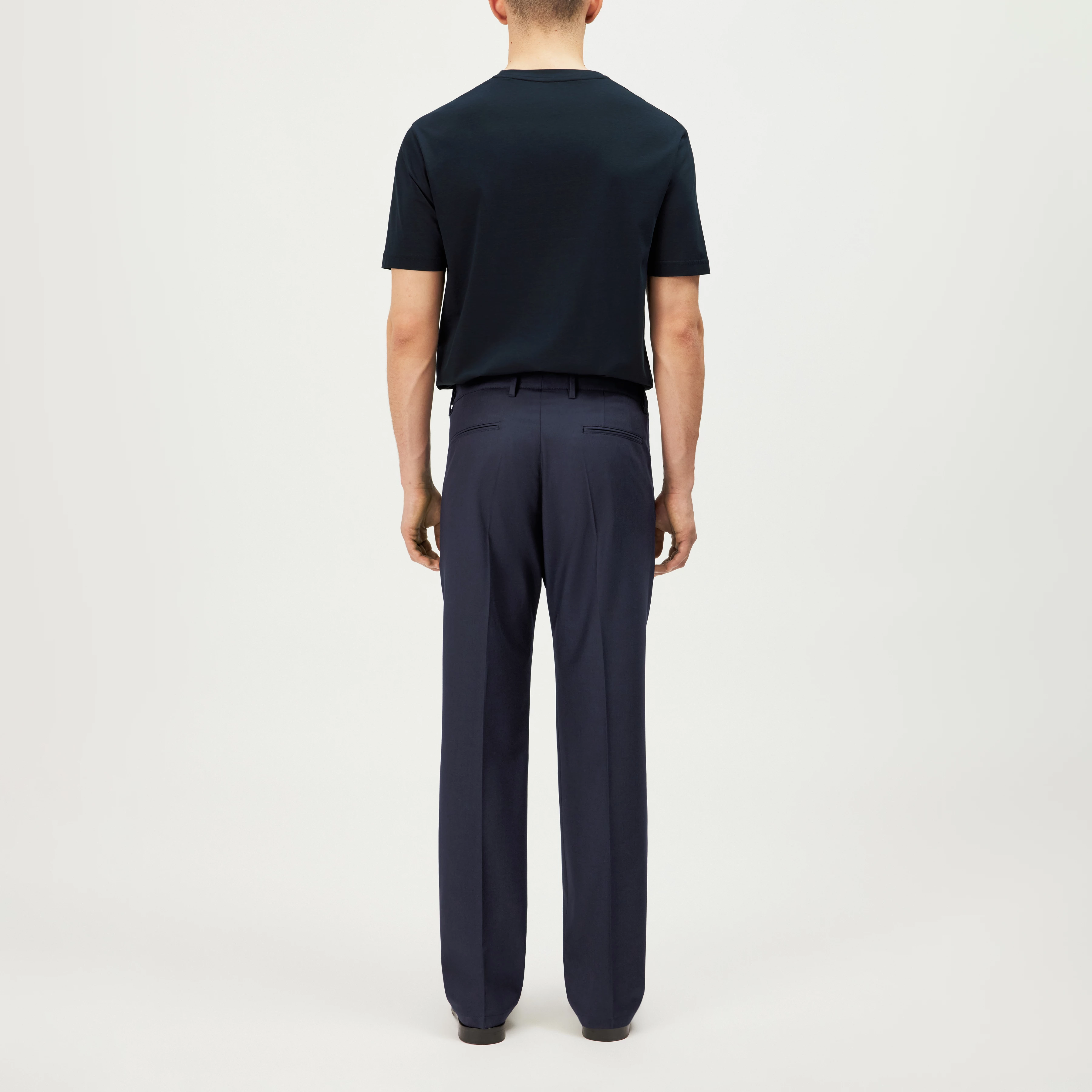 LEEK - Relaxed fit pleated trousers in wool mix - men - blue - Rückansicht