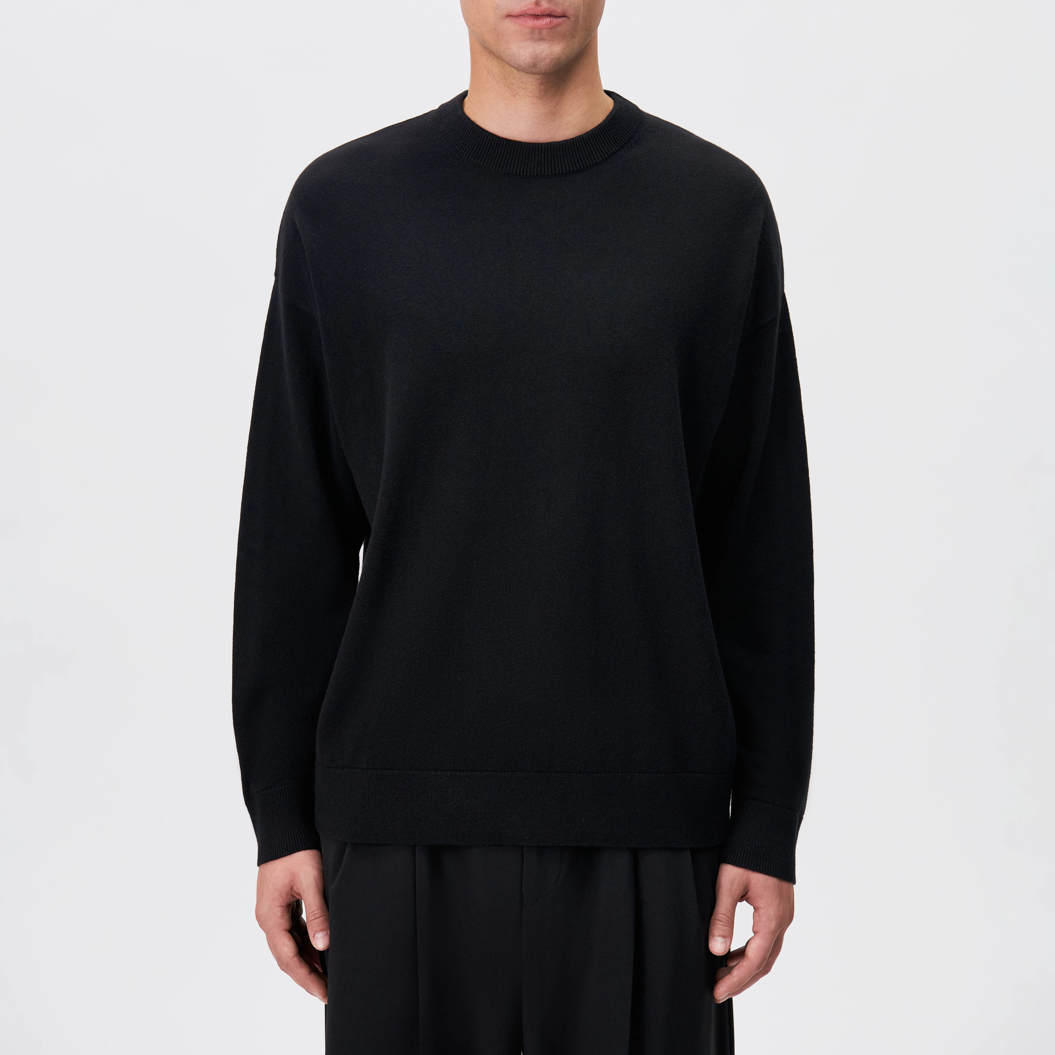VALDRIK - Crew neck boxy fit jumper - men - black - Frontansicht