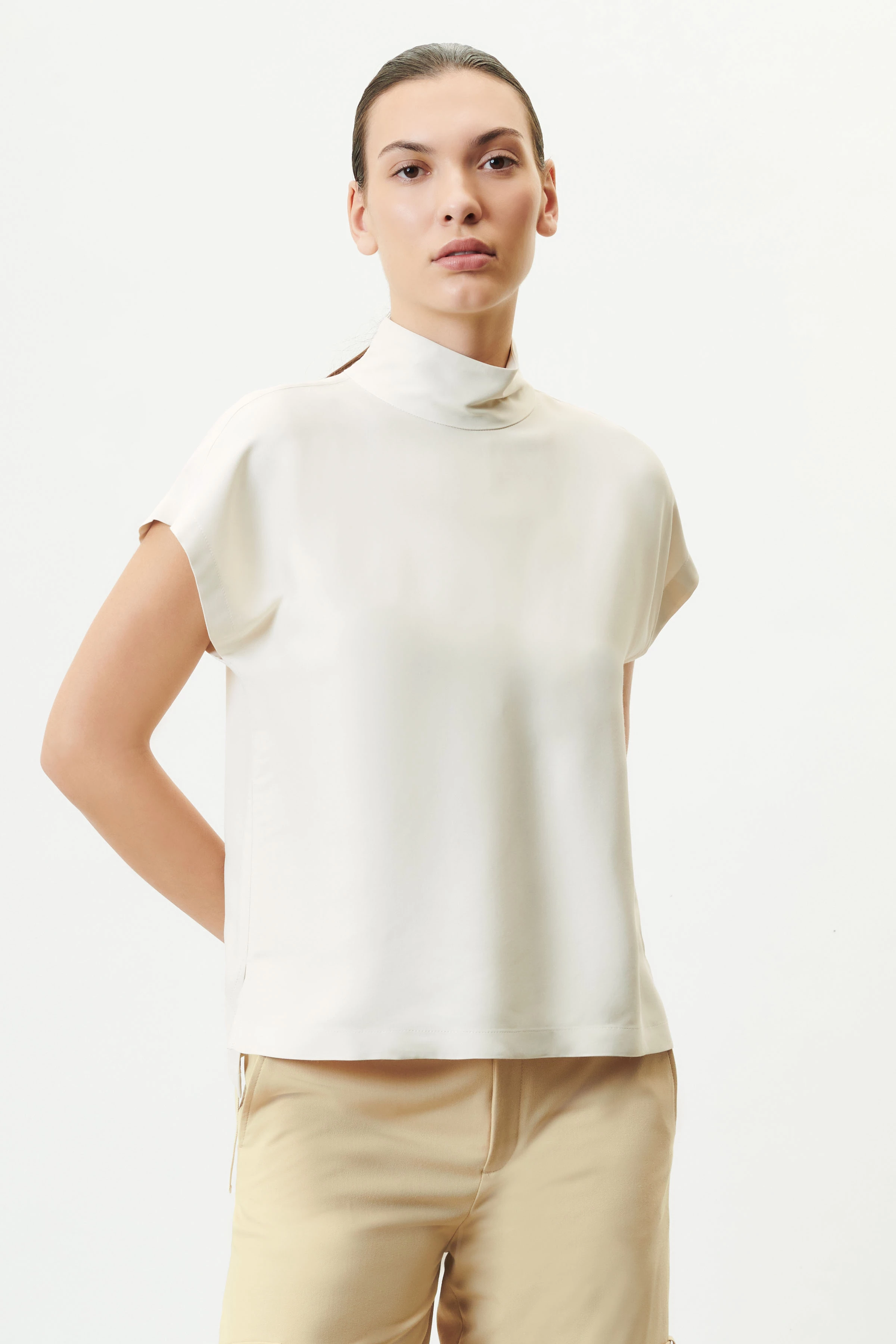 ALARIA - overhemdblouse met opstaande kraag in satijn - dames - beige - Frontansicht