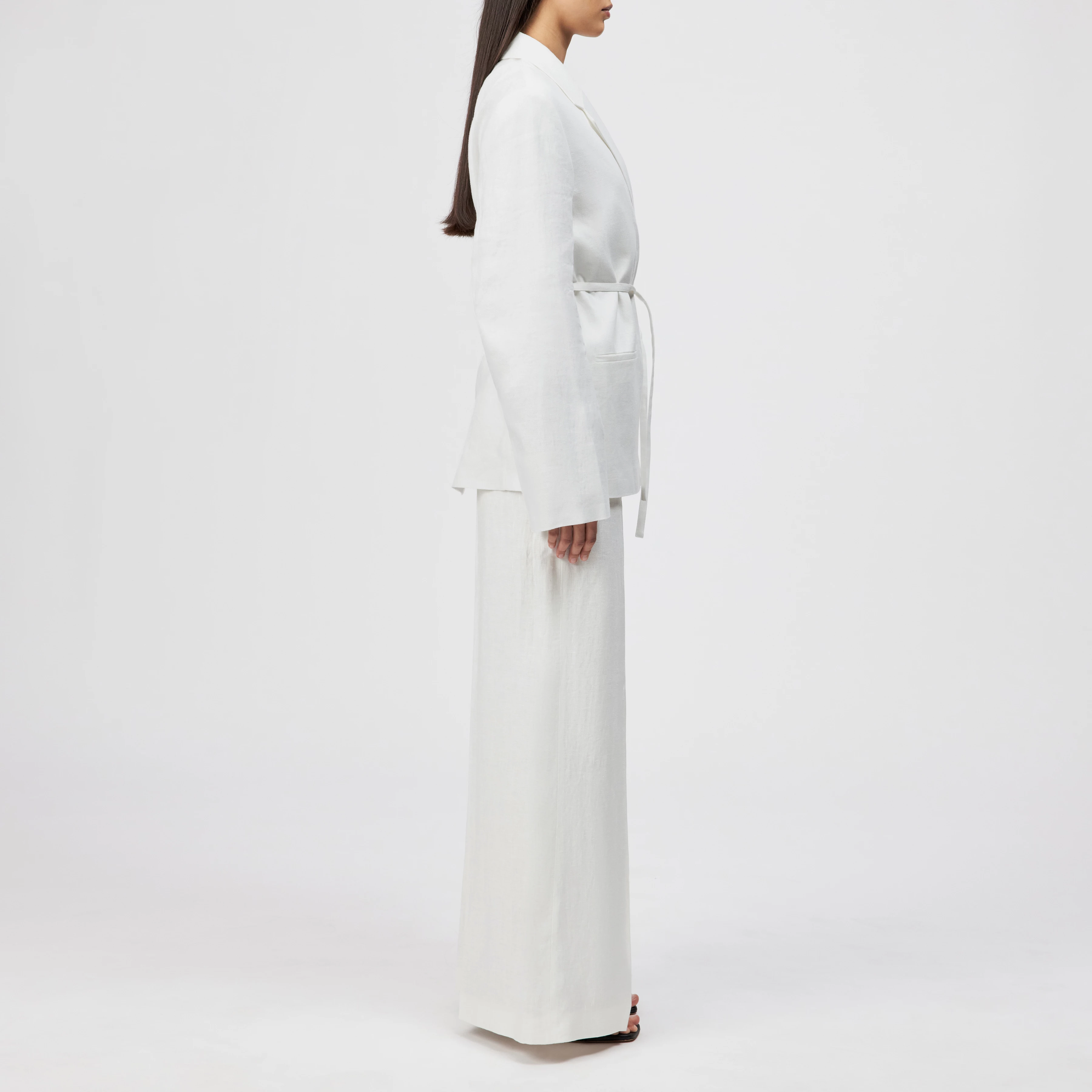 WINCHAM - Pure linen blazer with tie belt - women - off white - Seitenansicht