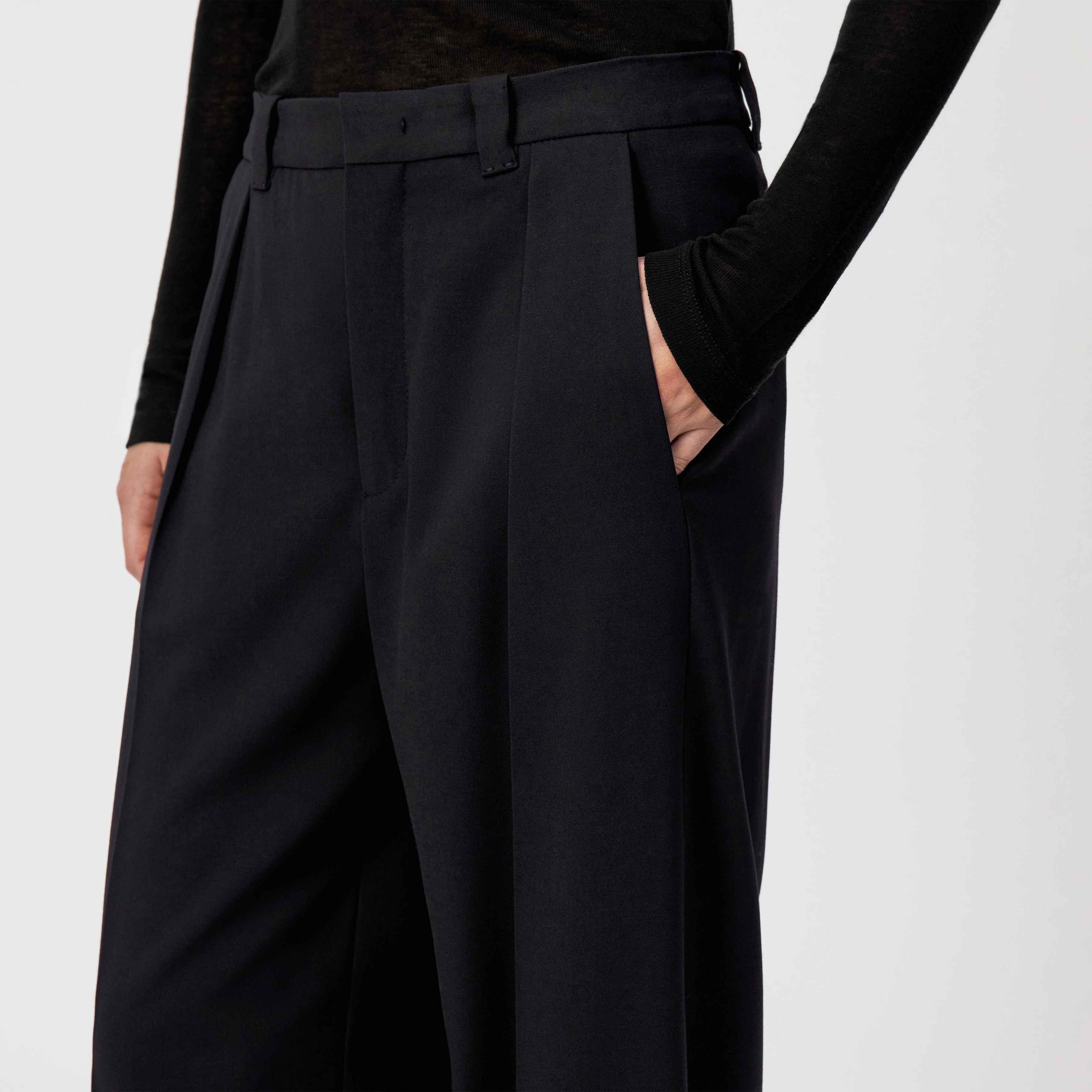 ADUCT - Pantalon ajusté à coupe droite en gabardine - women - noir - Detailansicht am Model
