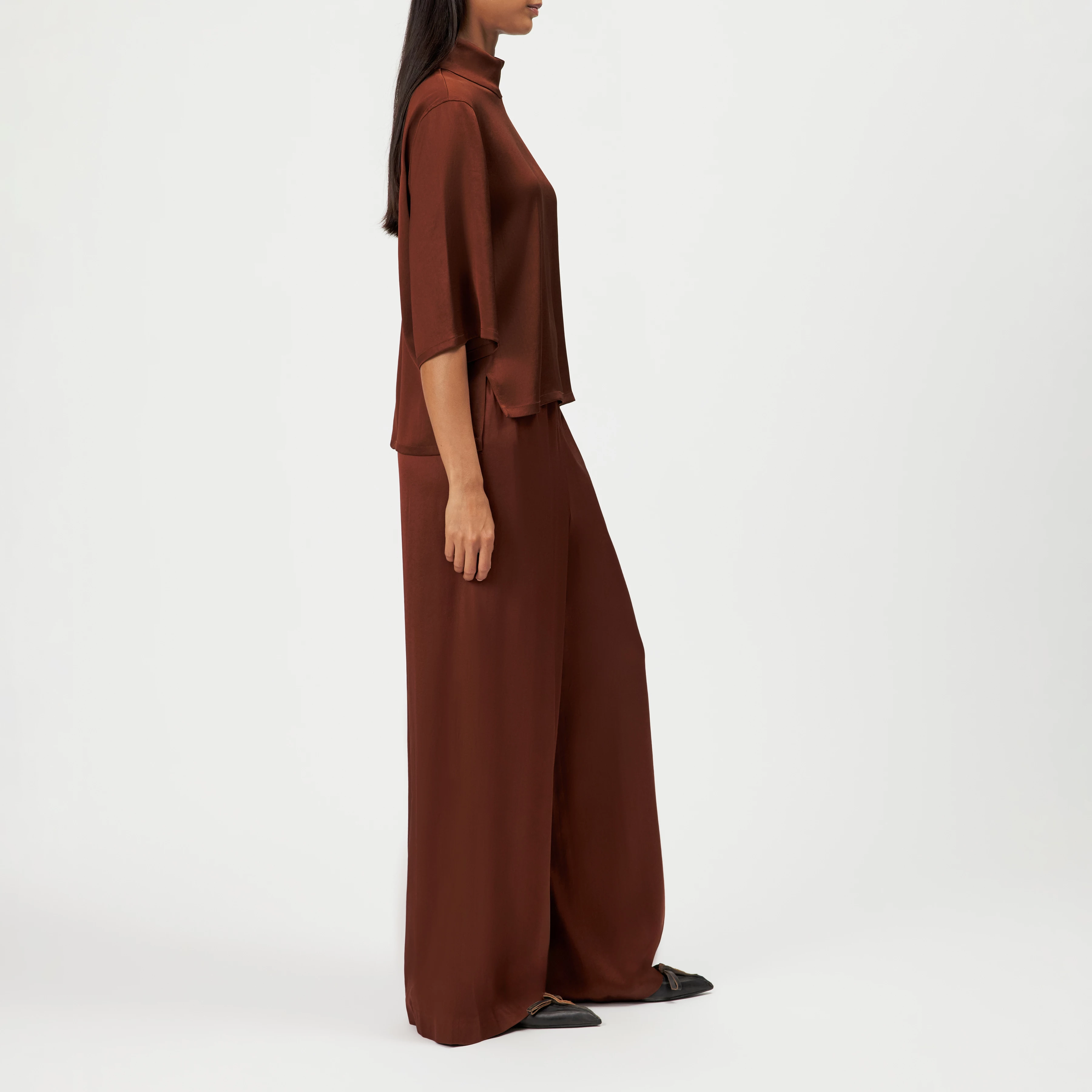 ALETIA - Blouse col montant en satin - women - marron - Seitenansicht