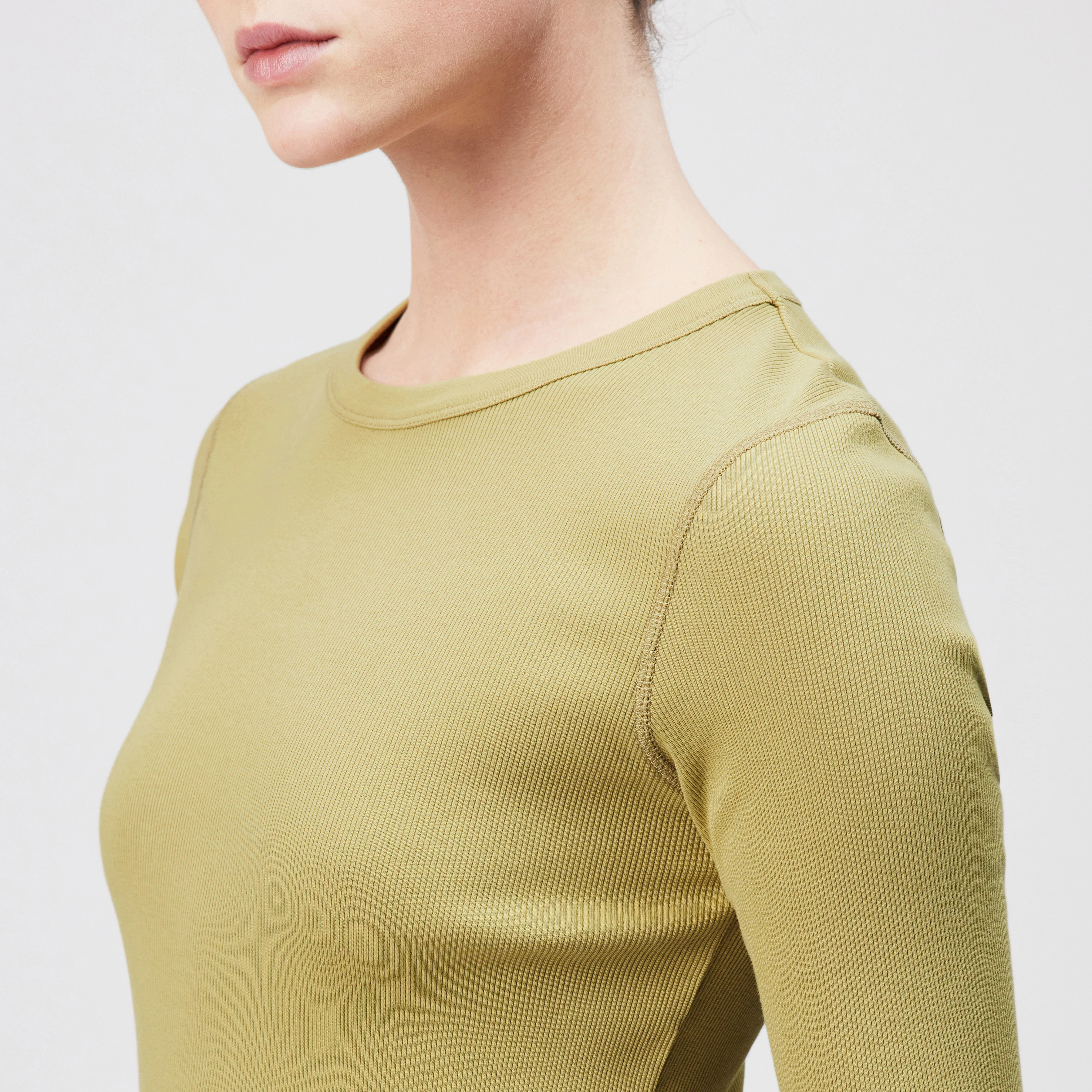 SELAY - Haut étroit en coton côtelé - women - marron - Detailansicht am Model