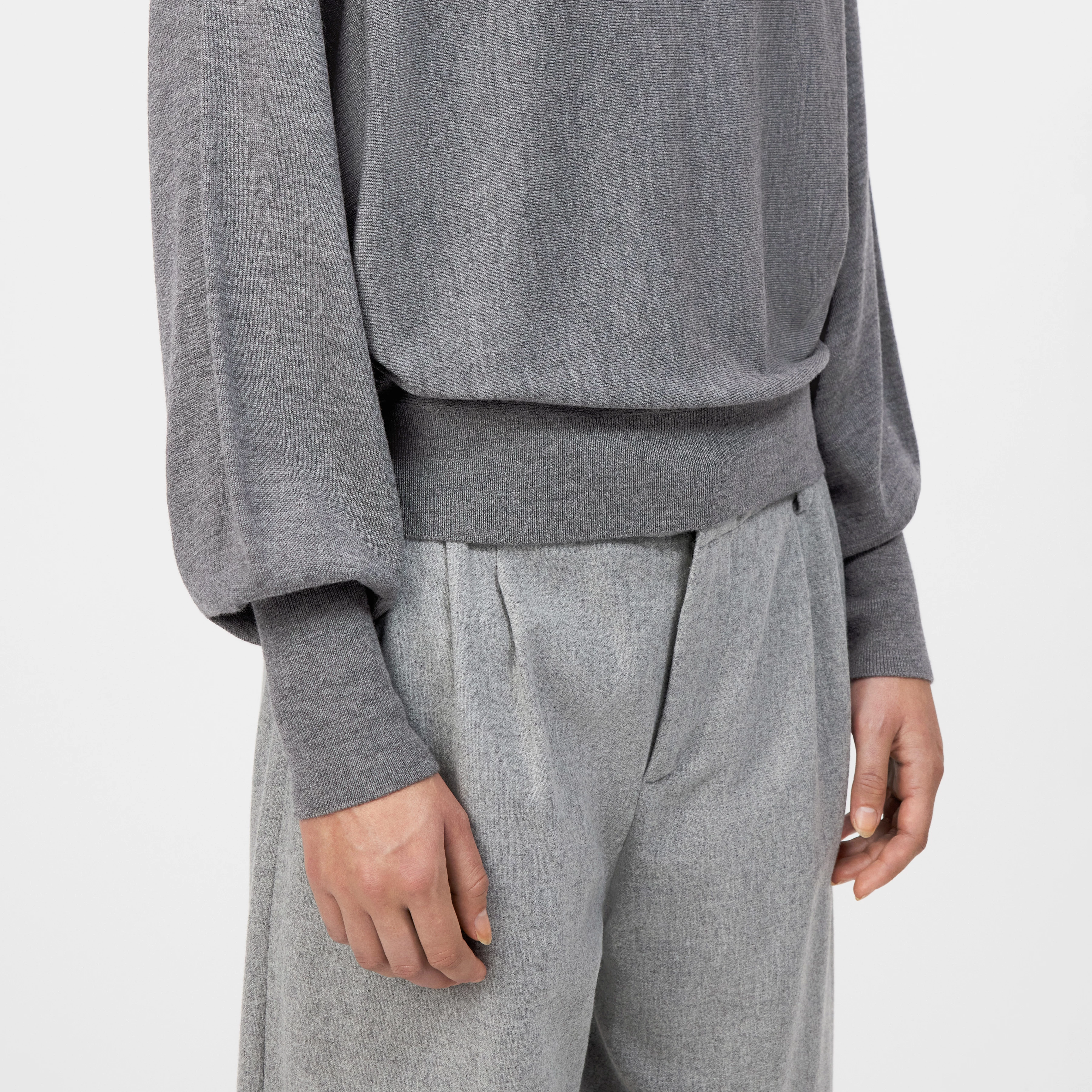 GERLINA - Cropped jumper in 100% merino wool - women - grey - Detailansicht am Model