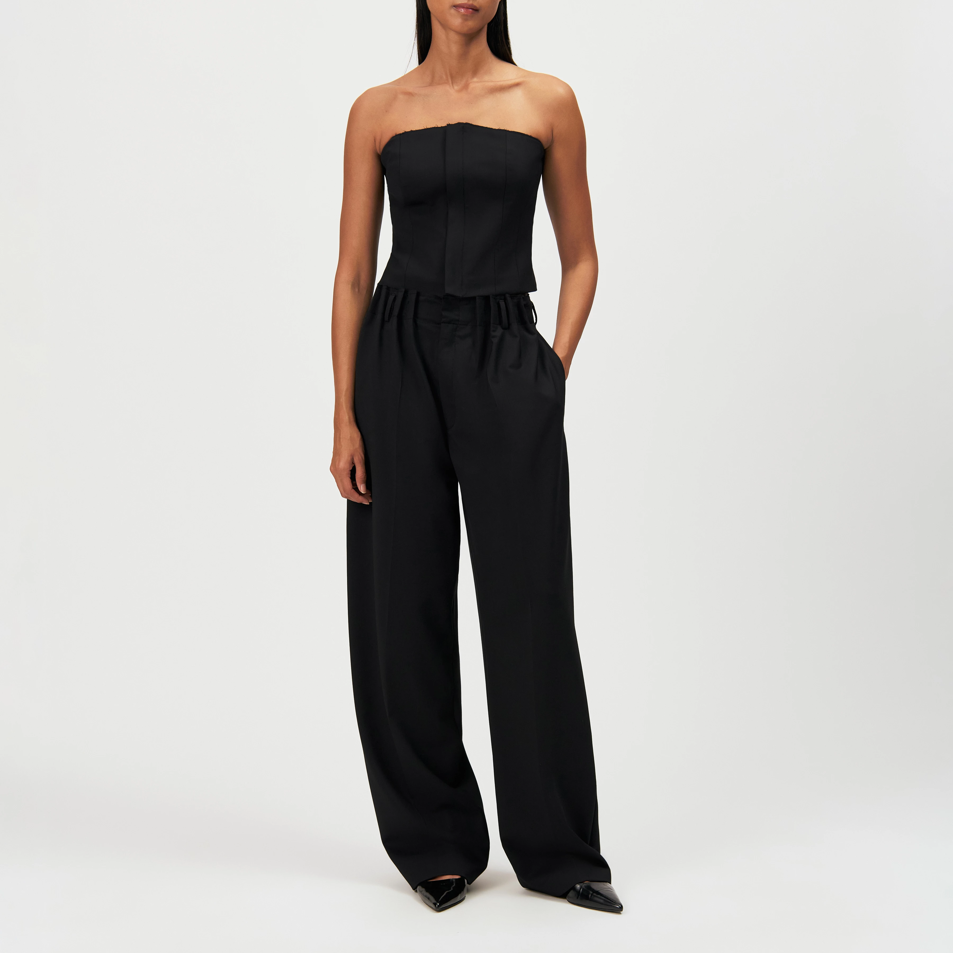 ELIDE - Wide pleated wool trousers - women - black - Ganzkörper-Frontansicht