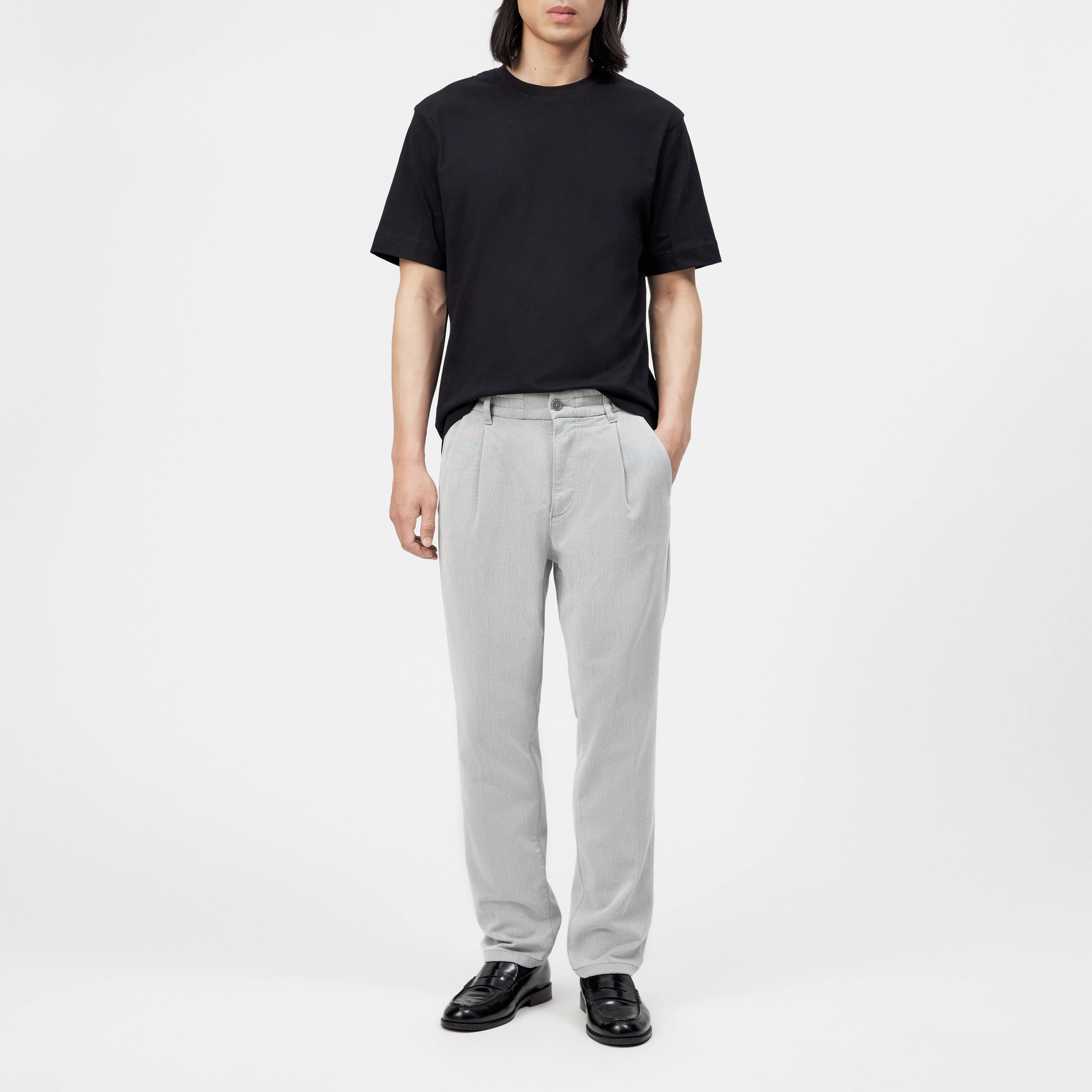 CHASY_RGLR - Casual trousers with pleats in a lyocell-cotton blend - men - off white - Ganzkörper-Frontansicht