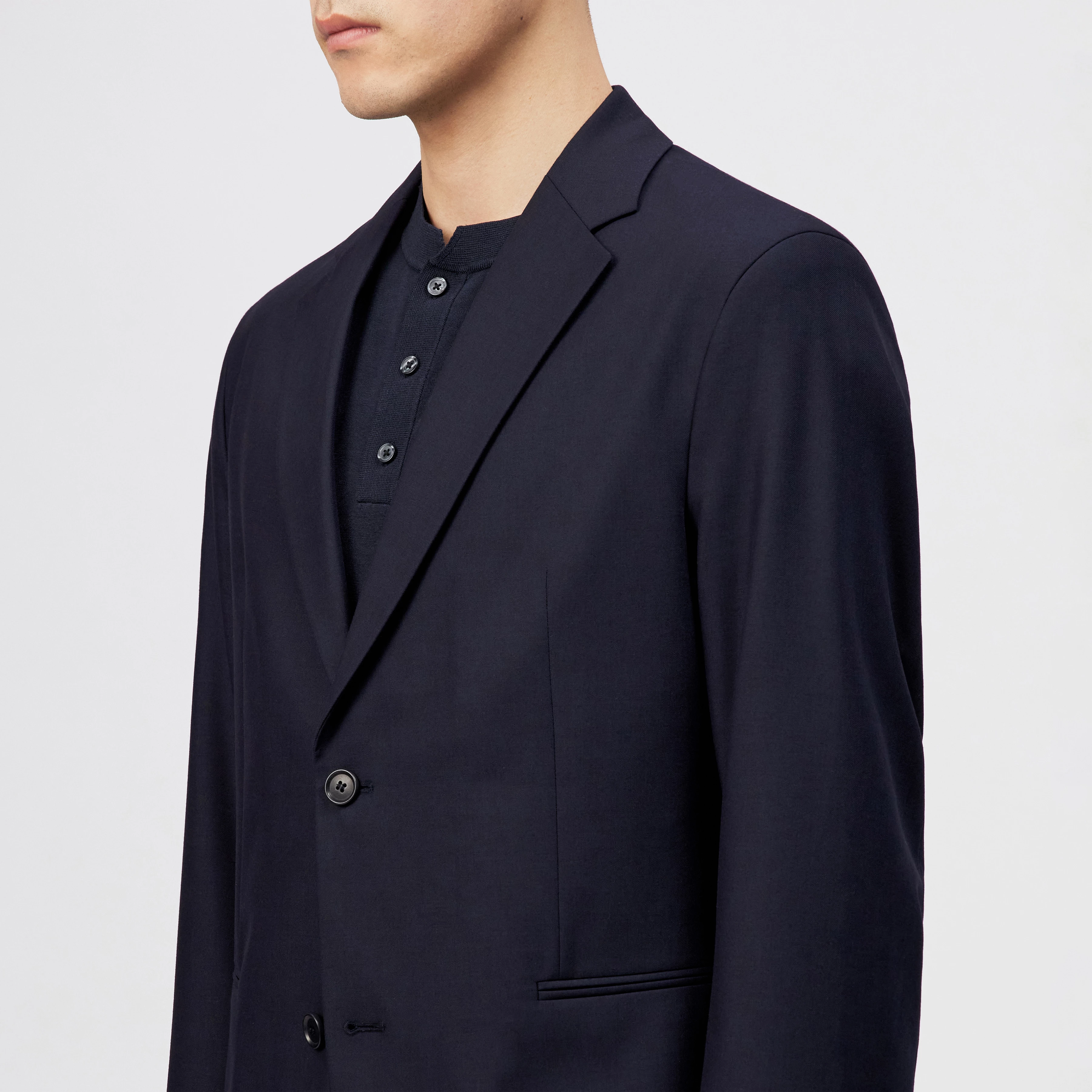 CATORY_B - Regular fit blazer in wool blend - men - blue - Detailansicht am Model