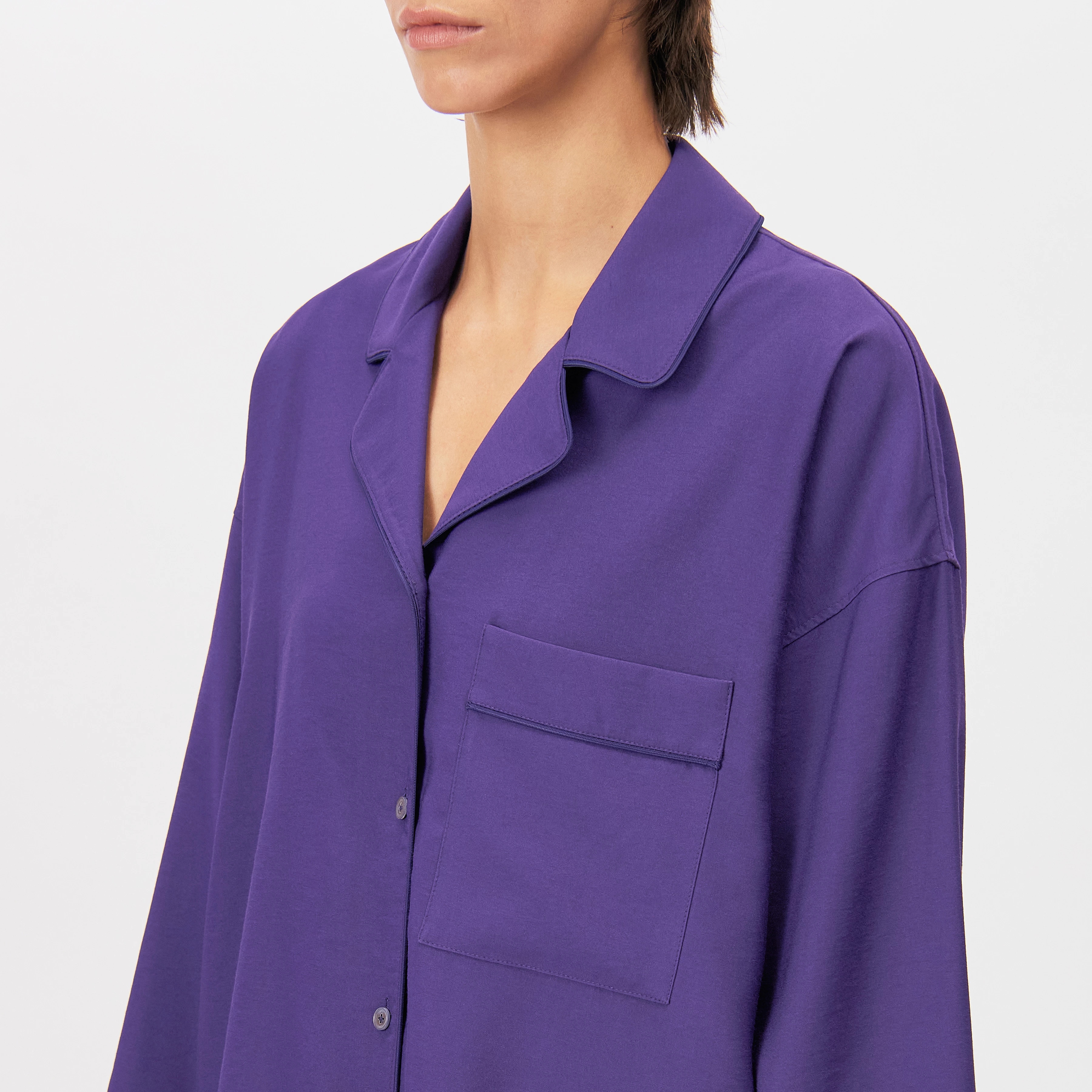 HELINA - Oversized viscose-blend shirt blouse - women - purple - Detailansicht am Model