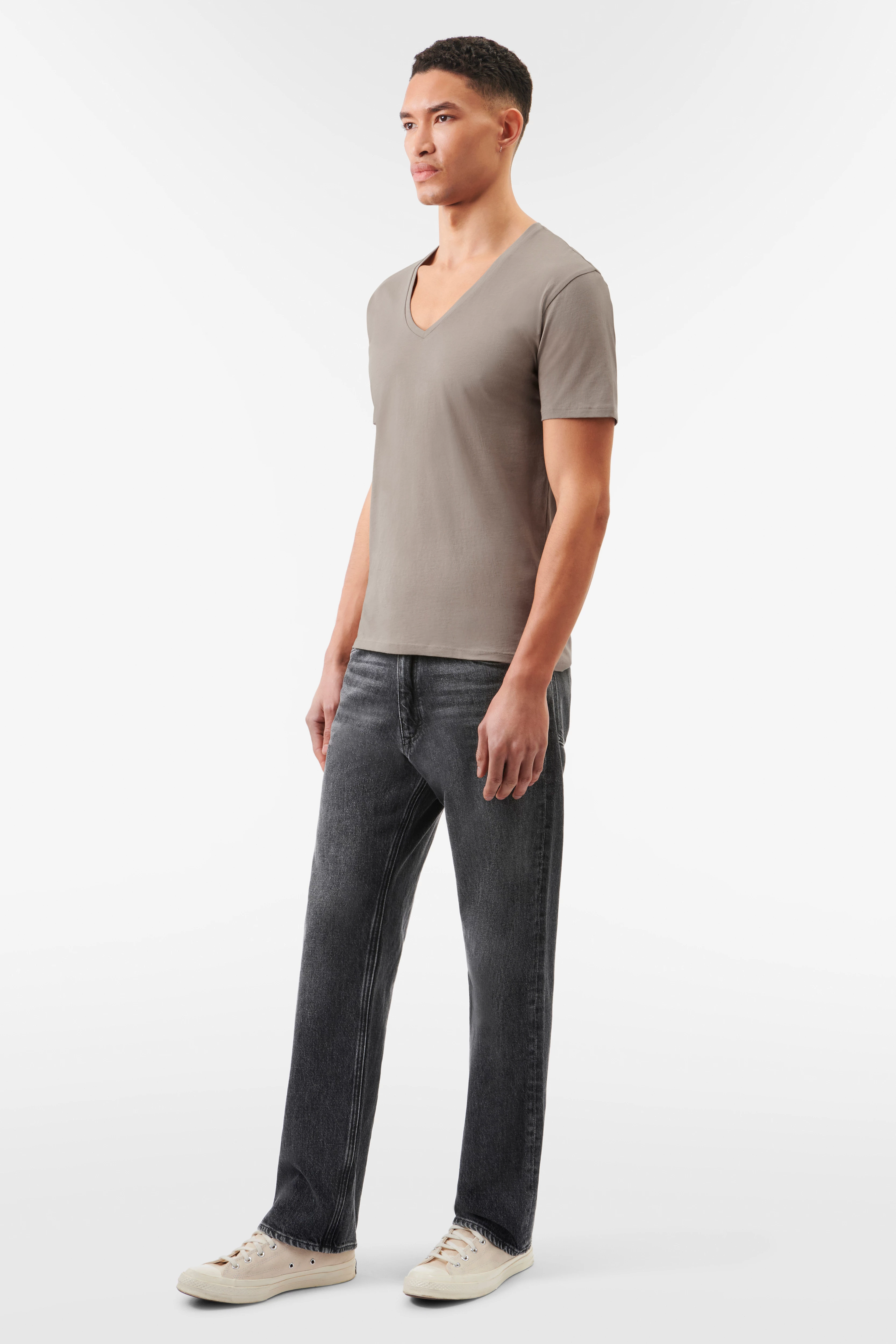 QUENTIN - body-hugging v-neck shirt in cotton - men - beige - Freisteller Platzhalter