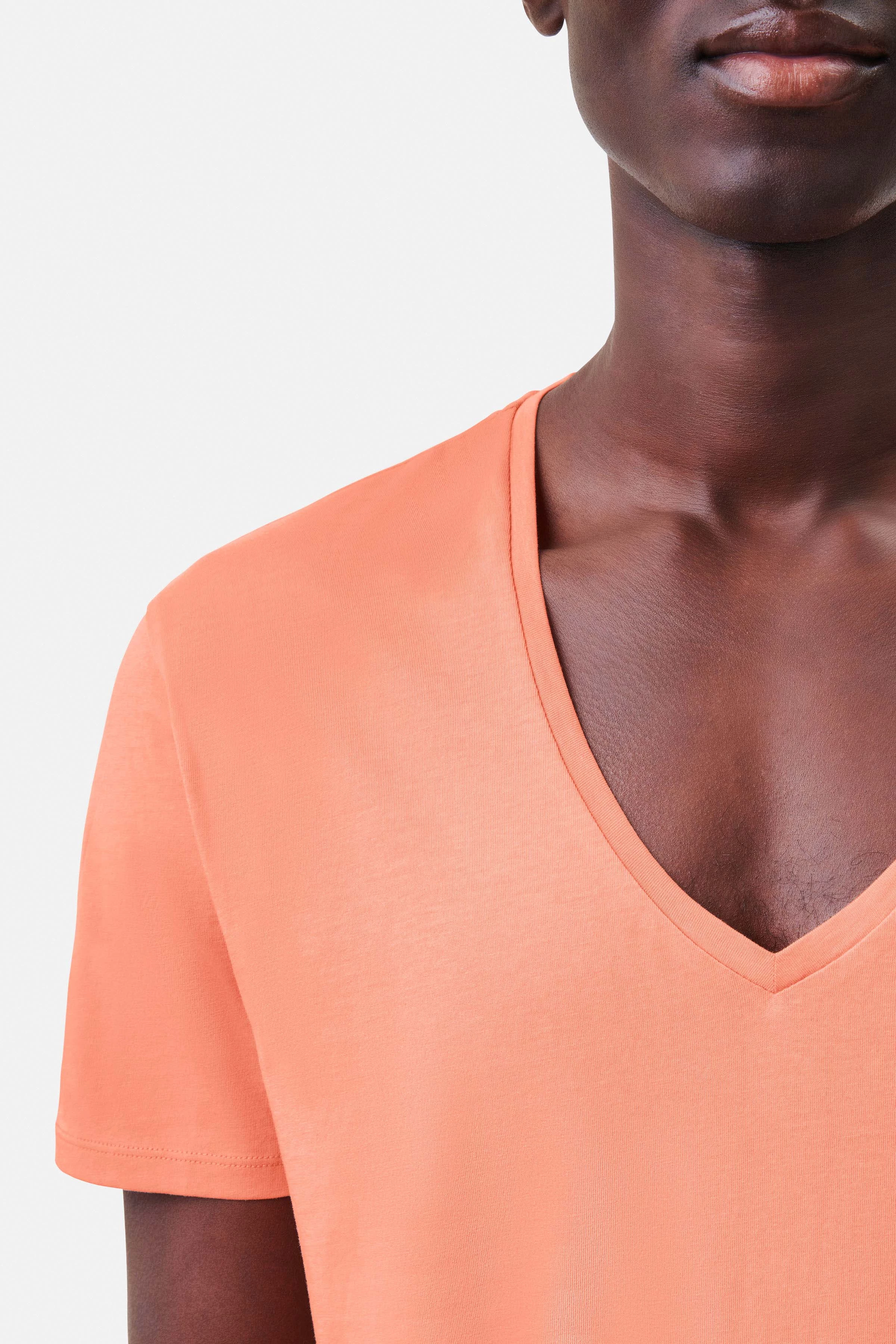 QUENTIN - V-Neck T-Shirt in cleaner Baumwolle - Herren - orange - Seitenansicht