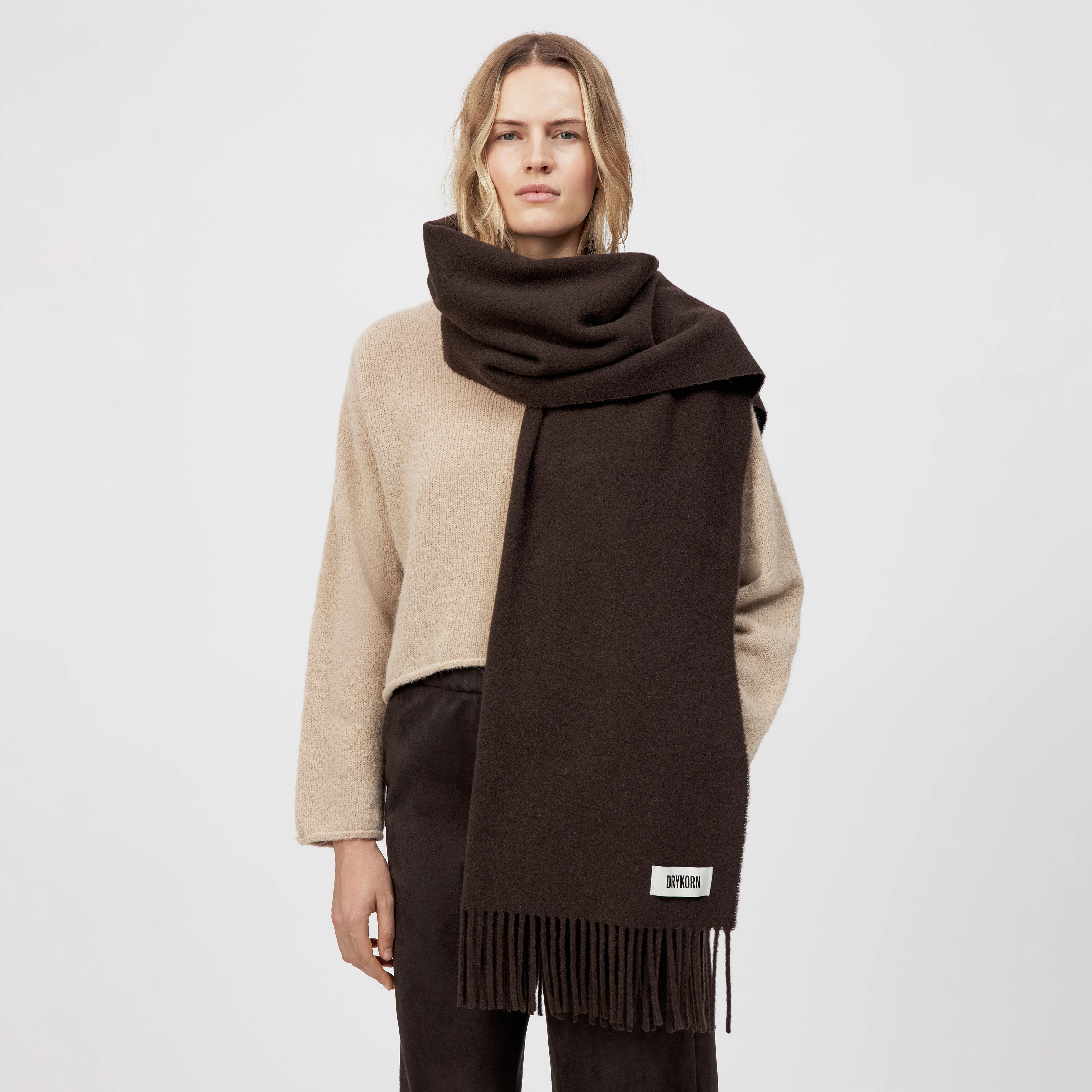 GAZE_4 - Schal in Wolltwill - Unisex - braun - Frontansicht