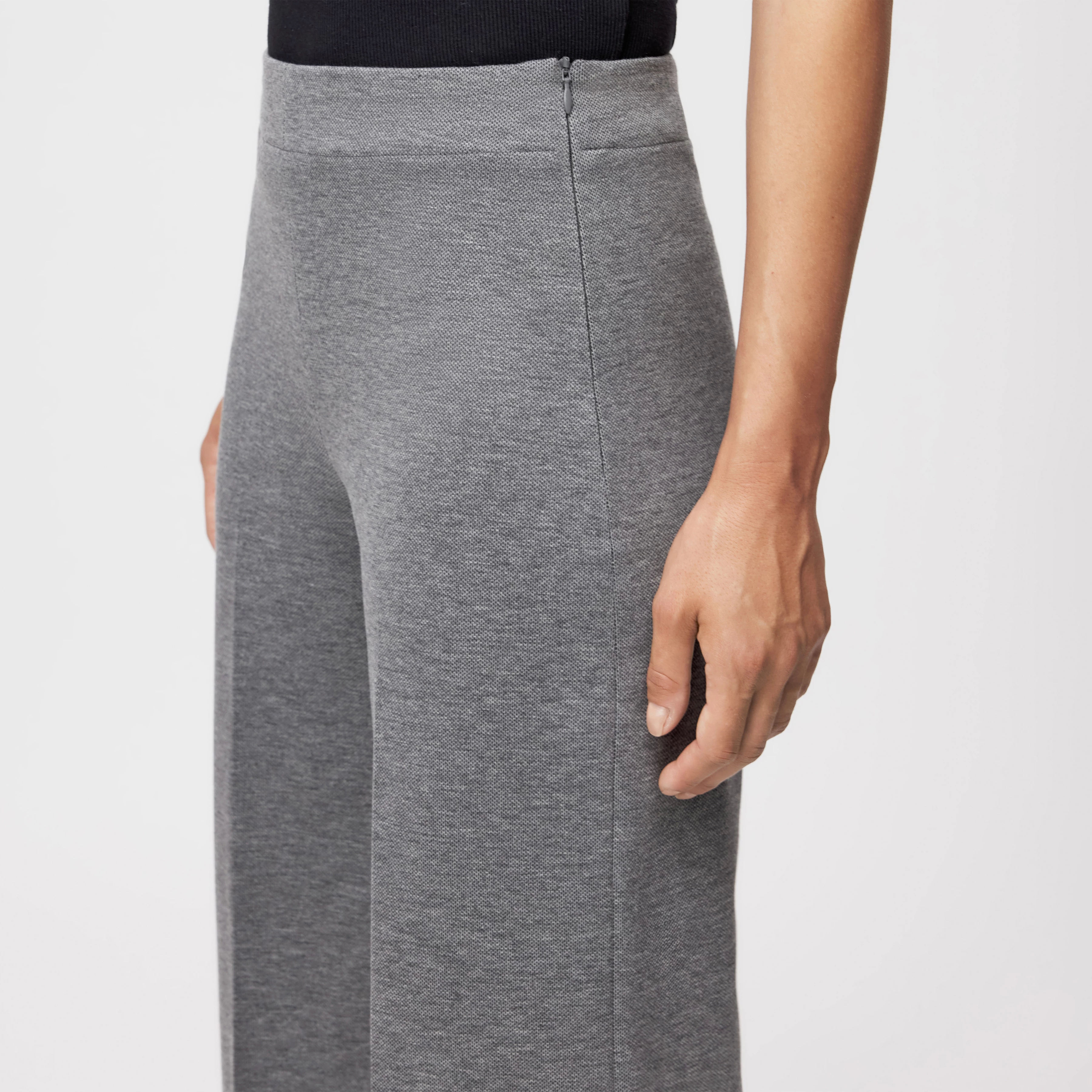 BEFORE - Marlenehose in Jersey mit Dessin - Damen - grau - Detailansicht am Model