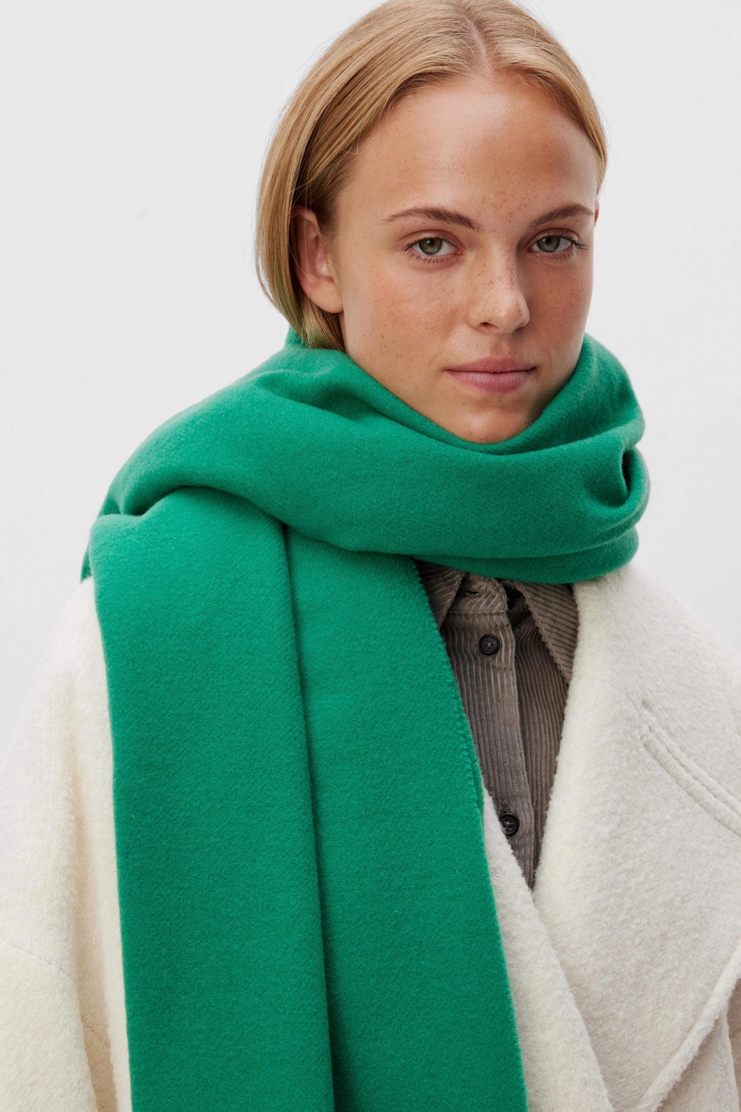 GAZE - scarf in pure wool - unisex - green - Rückansicht