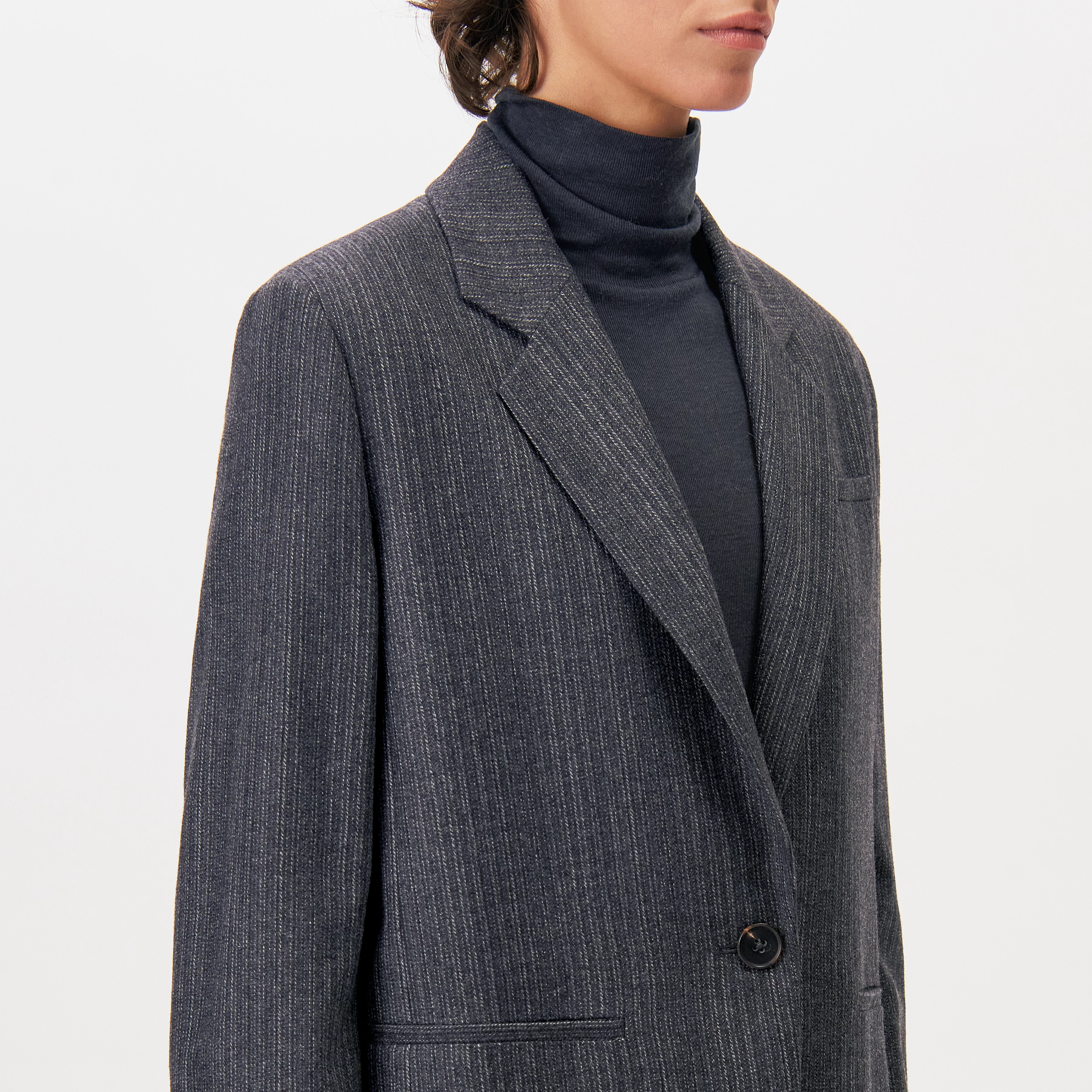 MOWTIE - Casual wool-mix single-breasted blazer - women - grey - Detailansicht am Model