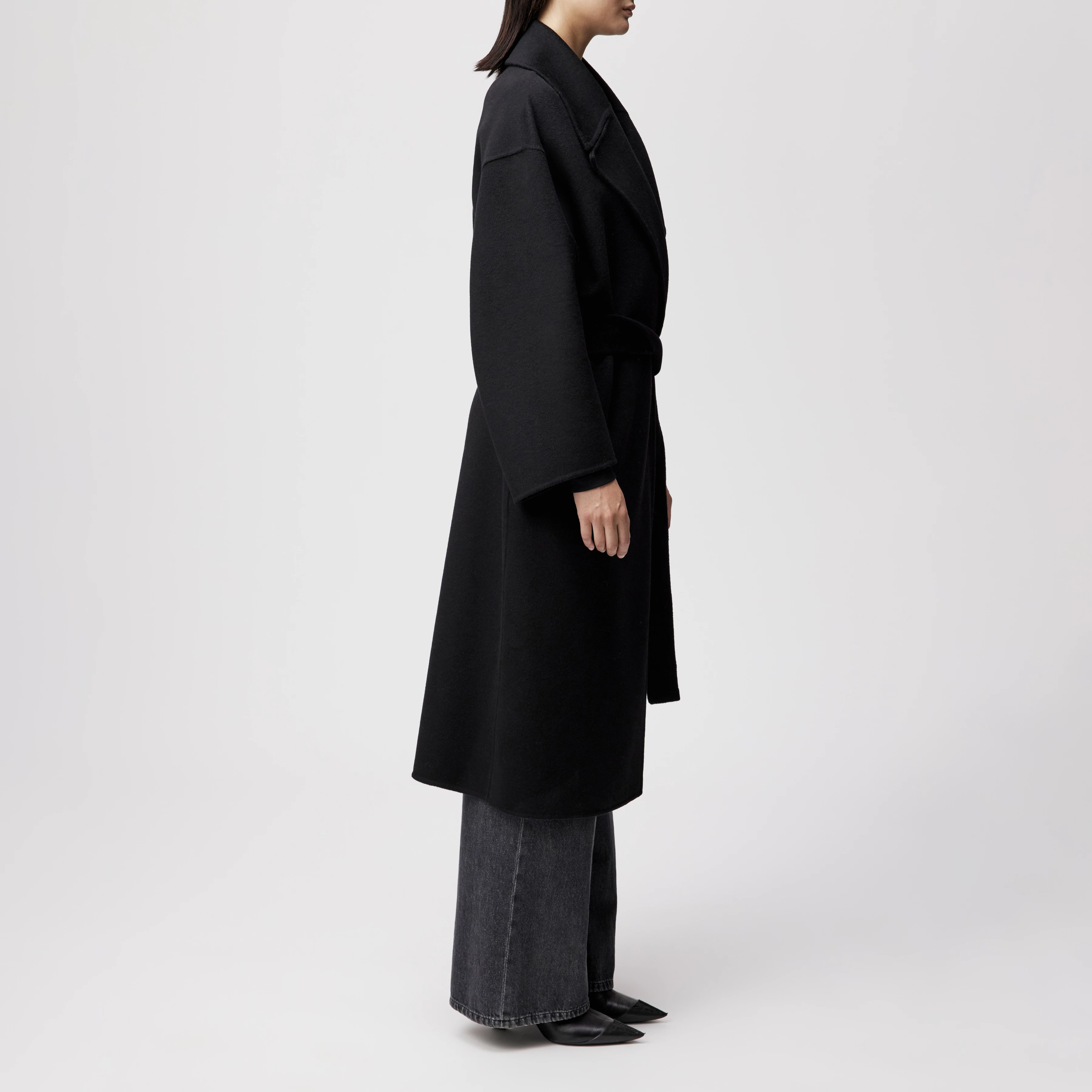 BUDBY_2 - Hüllenmantel mit Bindegürtel in Woll-Doubleface - Damen - schwarz - Seitenansicht