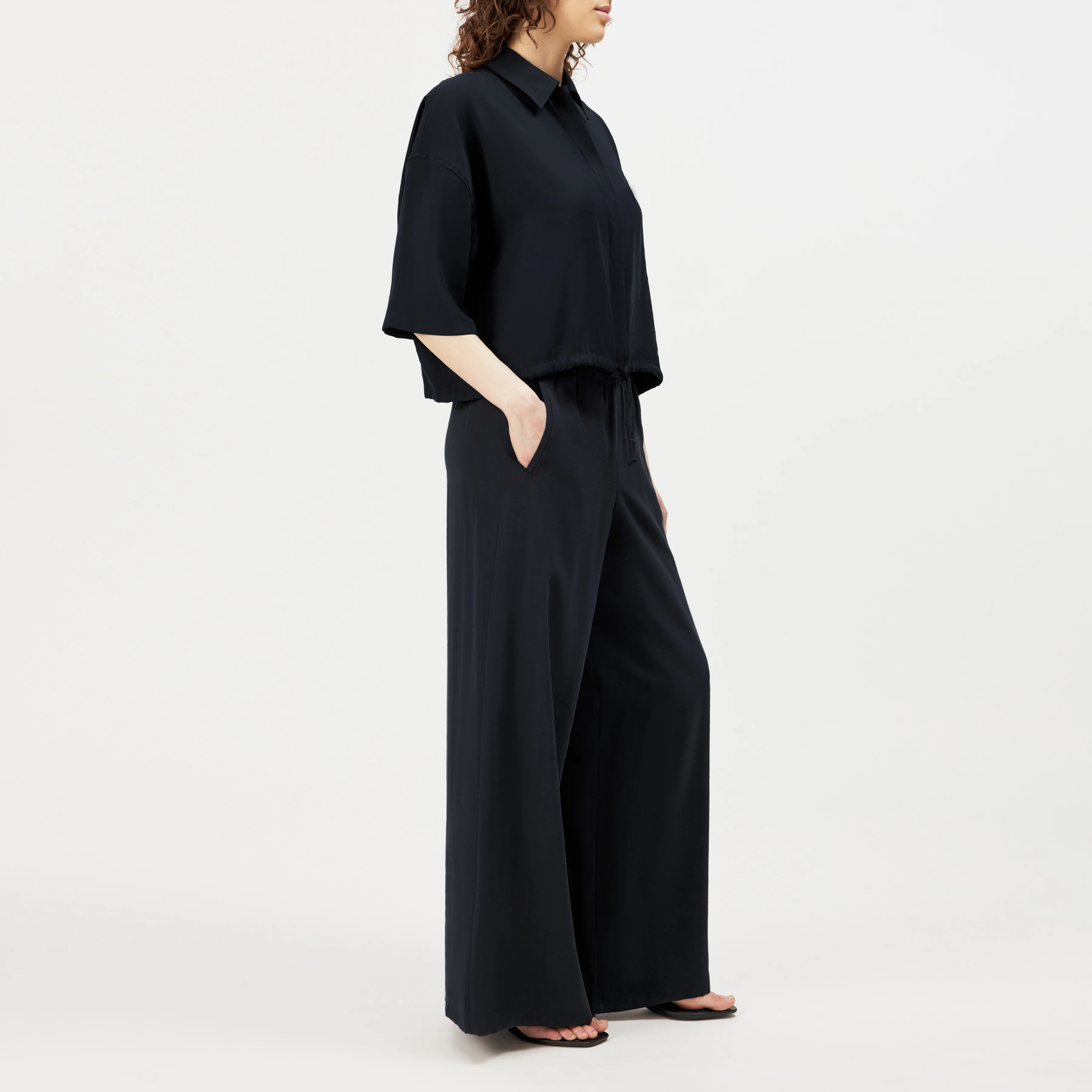 LAINAY - Chemisier court en twill fluide - women - noir - Seitenansicht