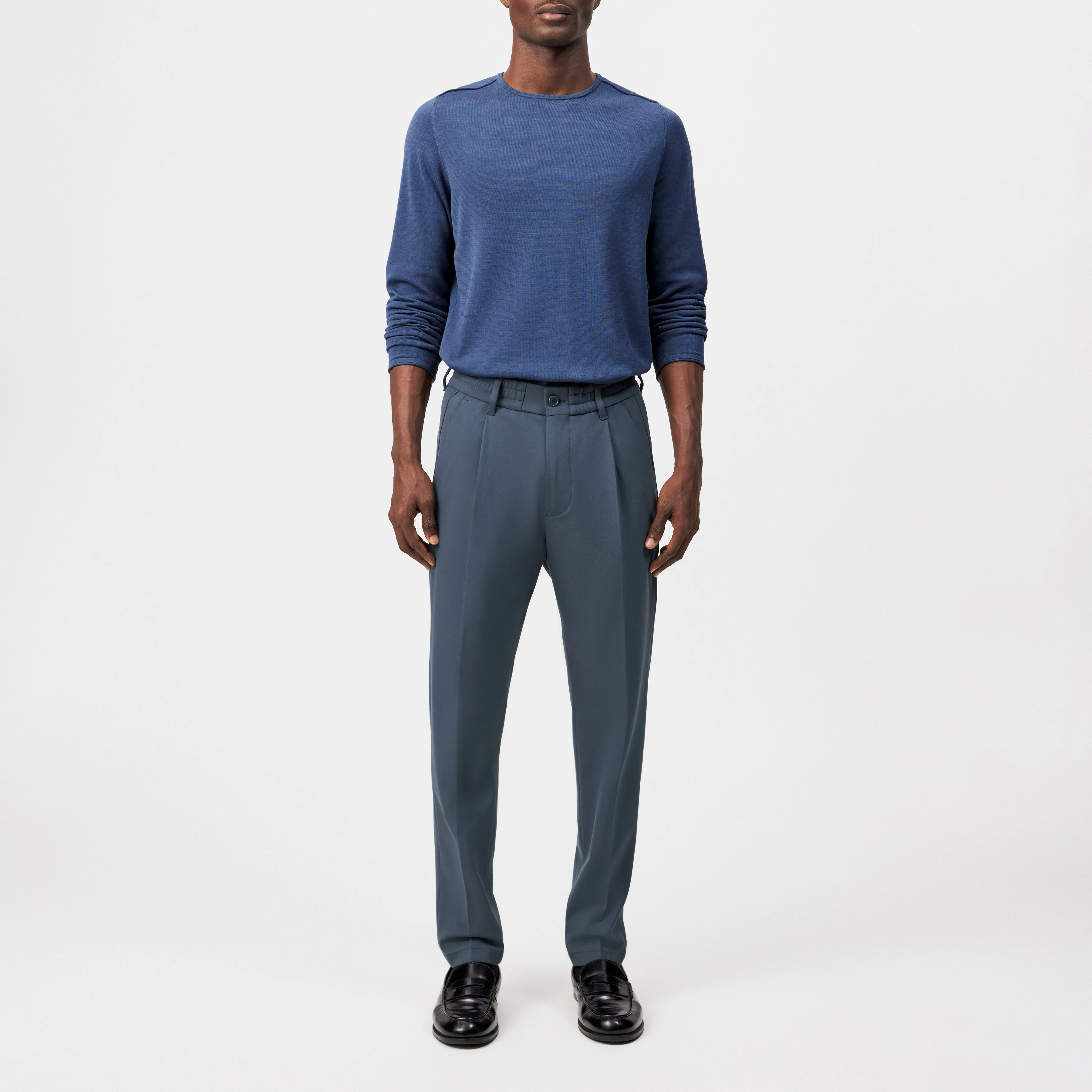 CHASY - Casual trousers with pleats in technical viscose blend - men - blue - Ganzkörper-Frontansicht