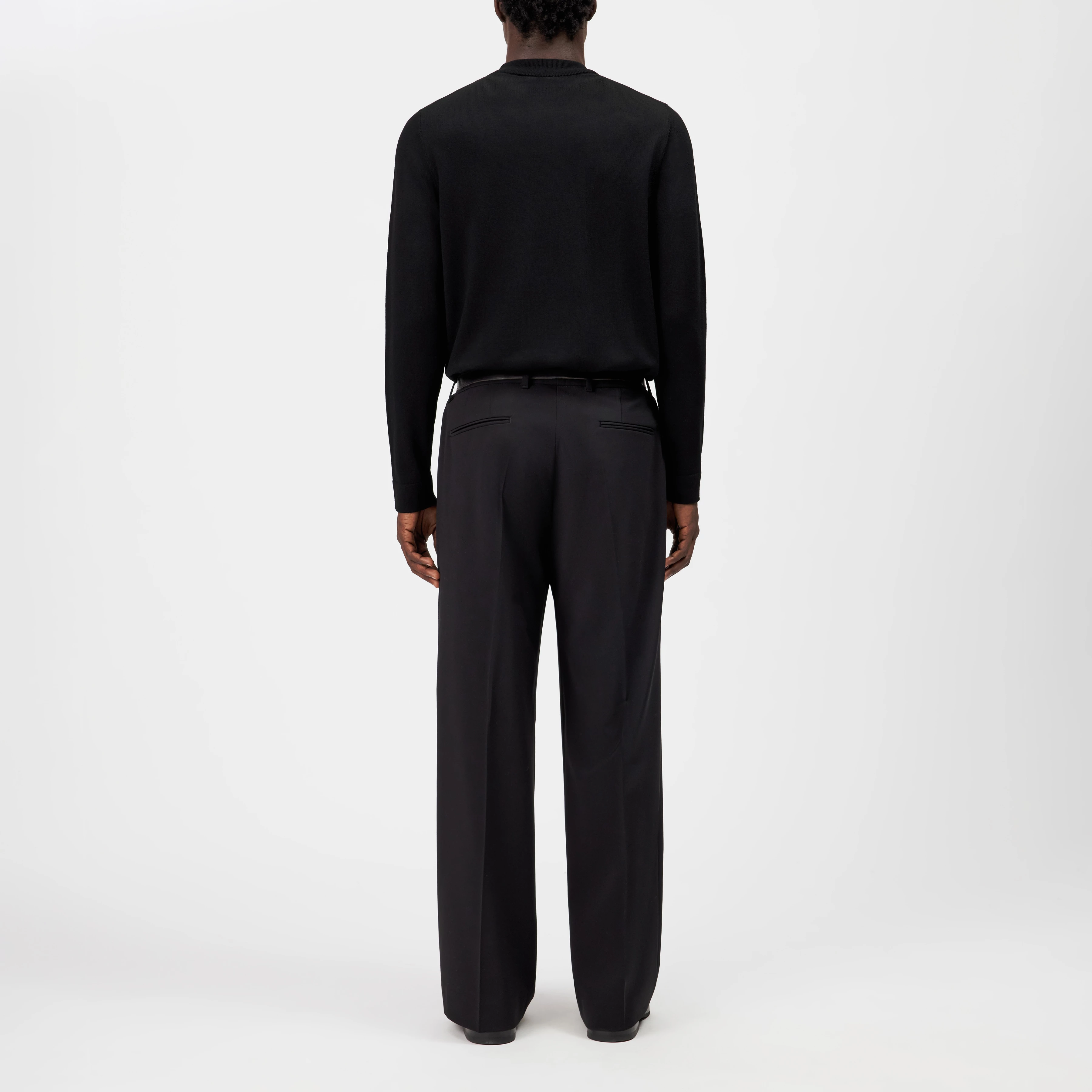ARWON - Fitted turtleneck jumper in pure Merino wool - men - black - Rückansicht