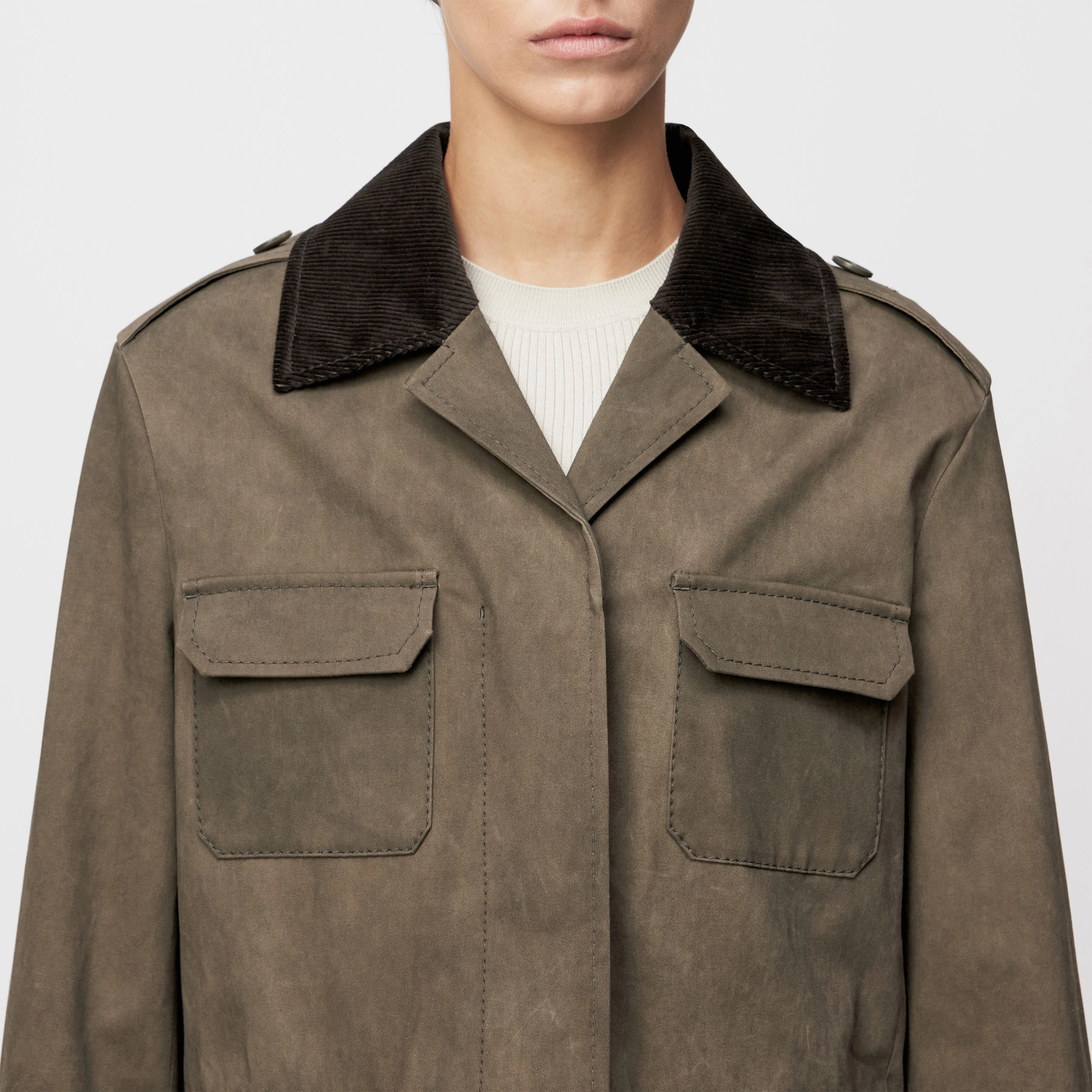 BODNEY_1 - Fieldjacket Kontrastkragen in Twill - Damen - grün - Detailansicht am Model