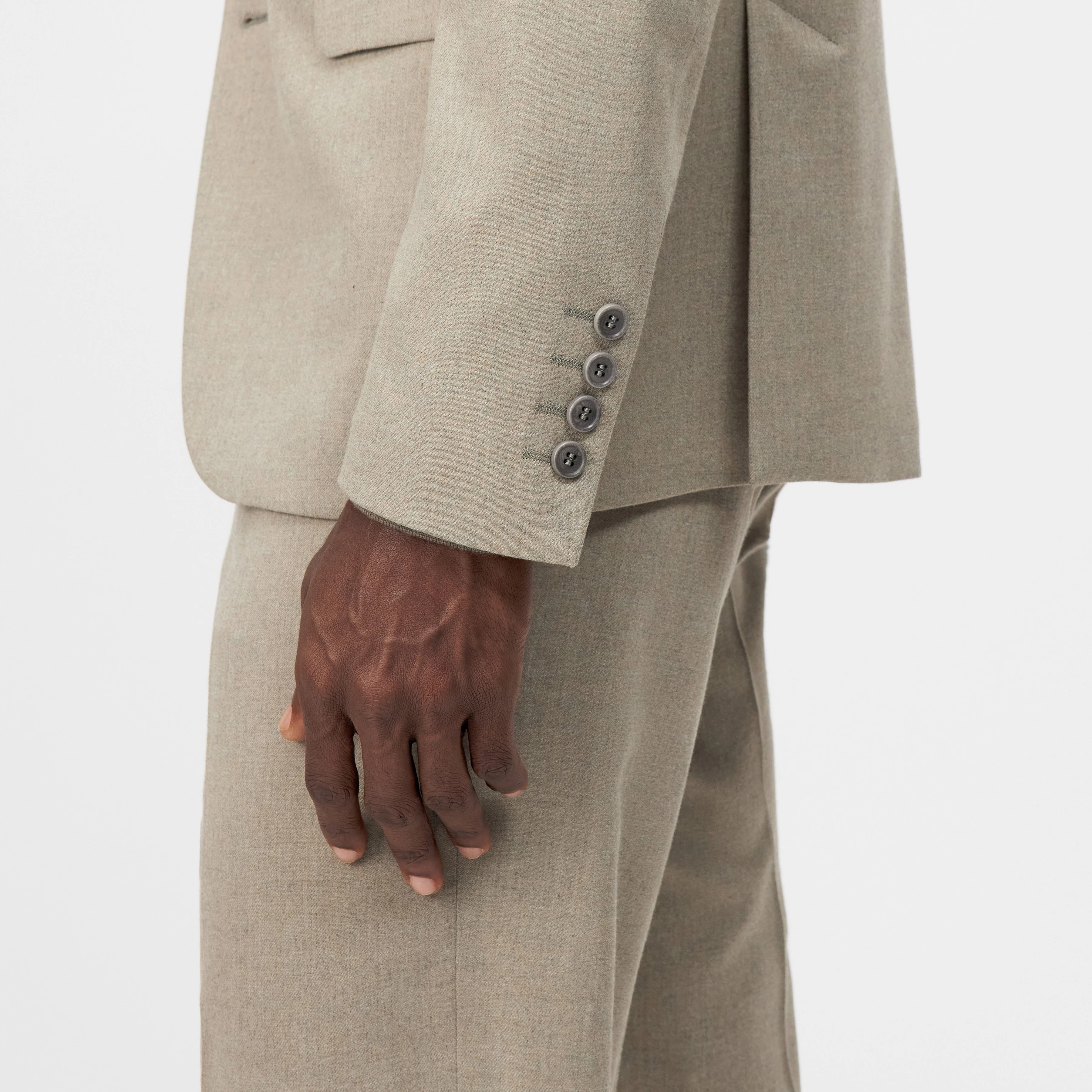 YAMES - Single-breasted jacket in soft flannel - men - beige - Detailansicht am Model