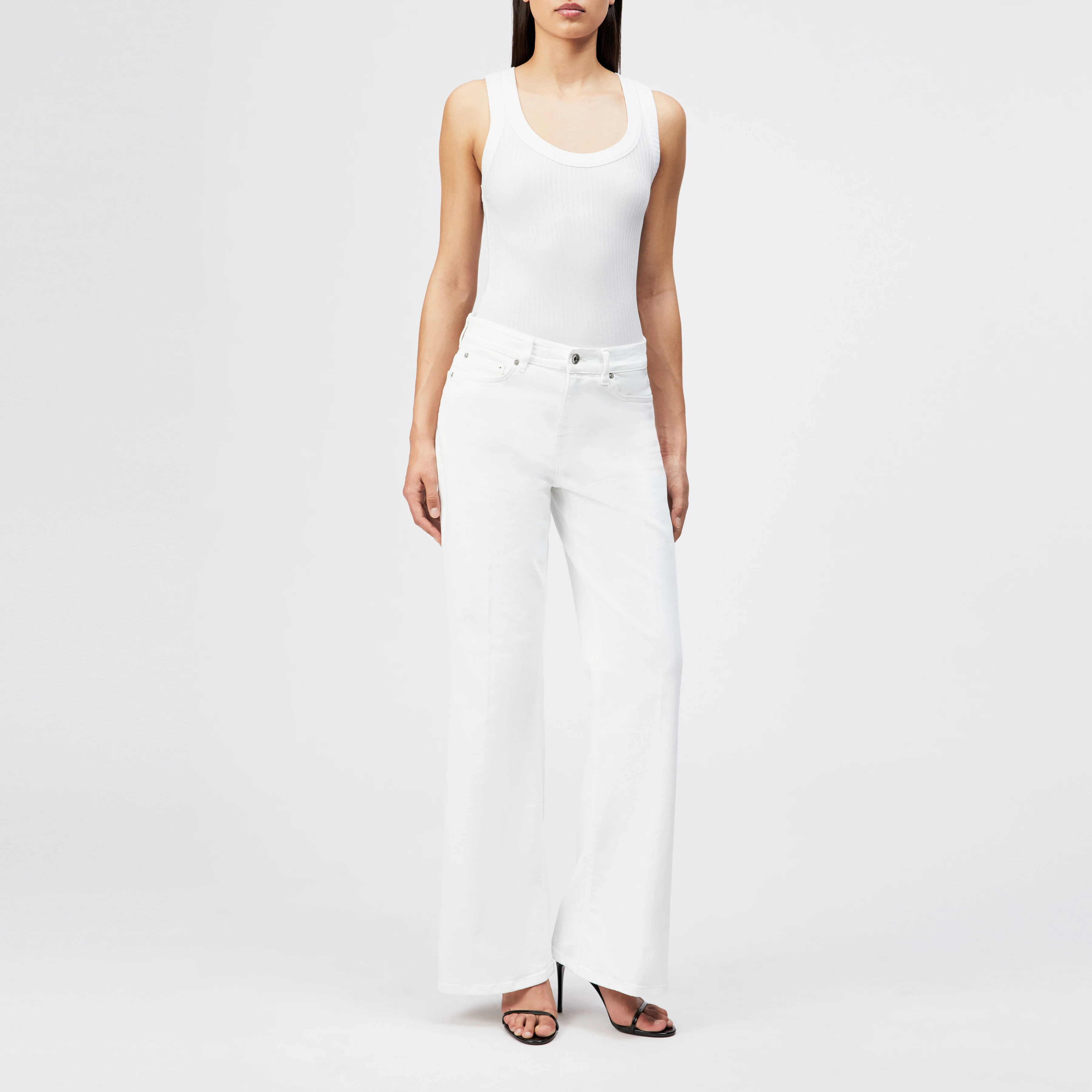 RETAIN - Bootcut-jeans in kledinggeverfde denim - dames - wit - Ganzkörper-Frontansicht