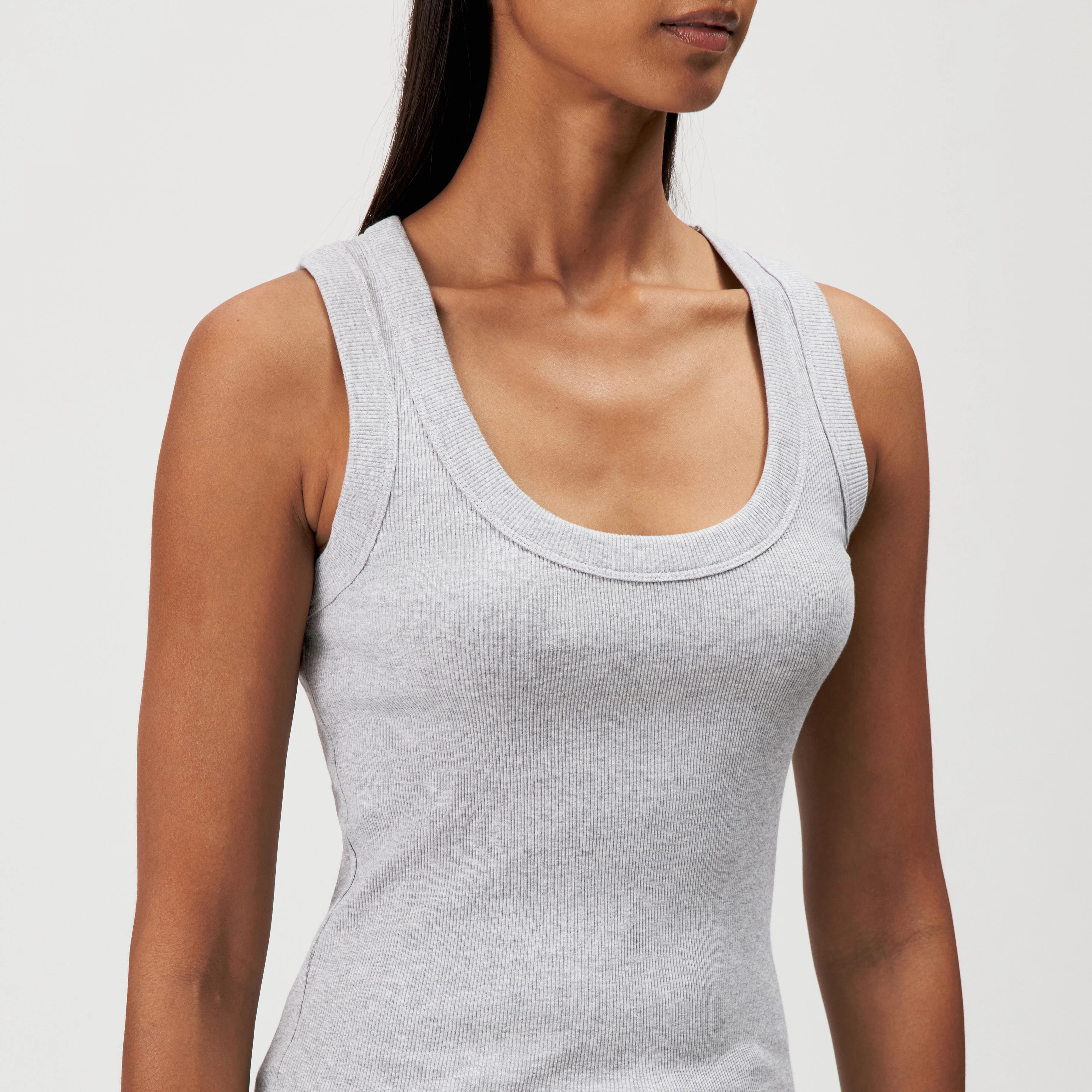 TAVIRA_2 - Ribbed cotton vest top - women - grey - Detailansicht am Model