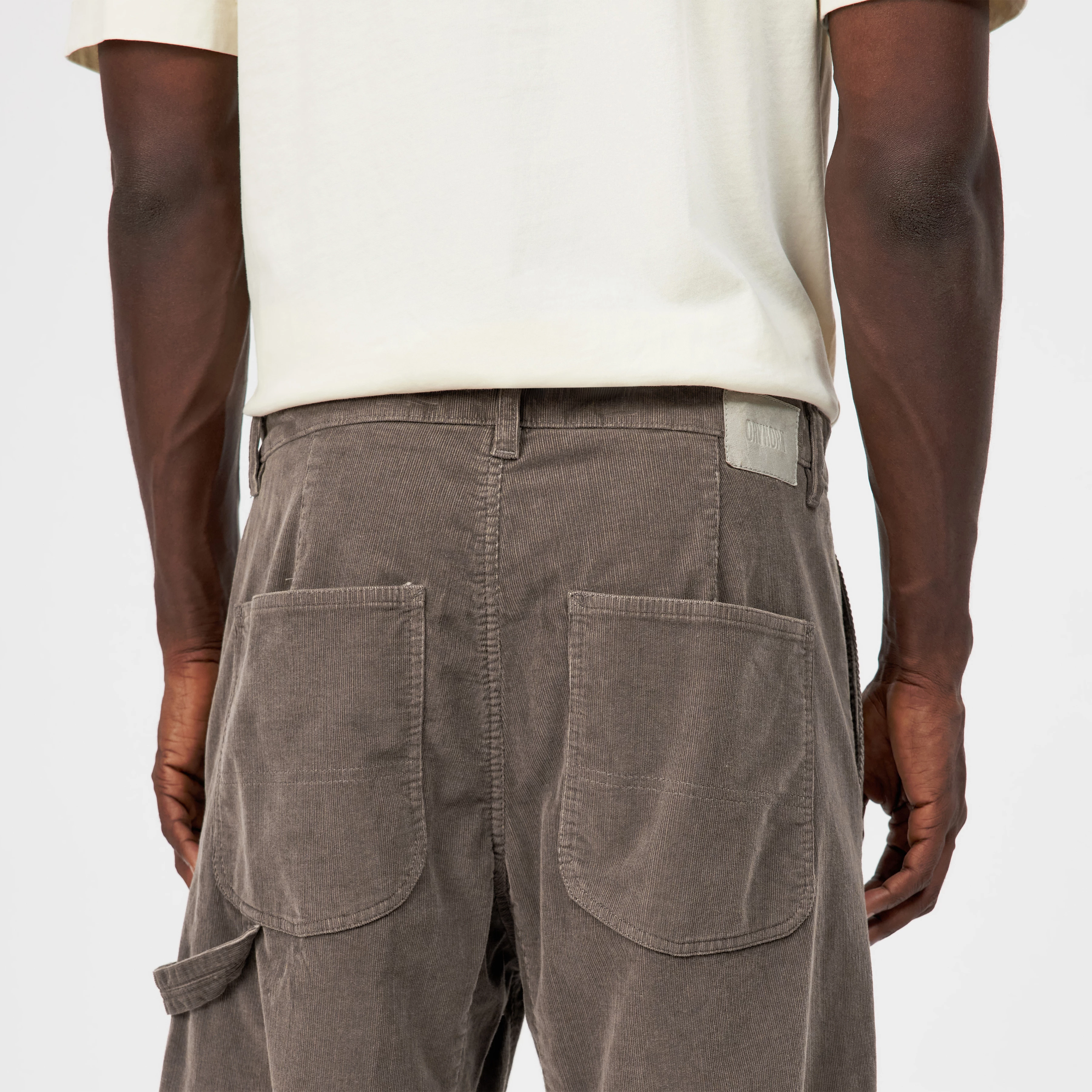 GONAGO - Utility Hose in Cord - Herren - braun - Detailansicht am Model